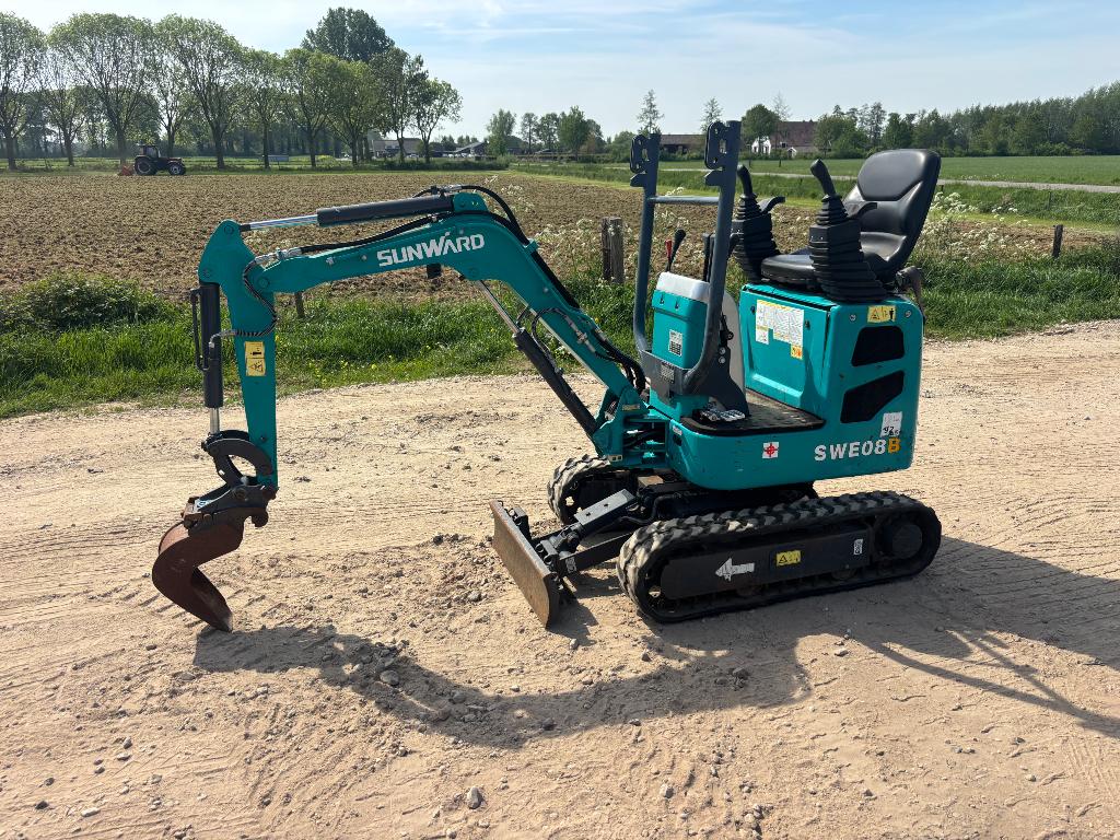 Sunward swe08 Minigraver 2022 slechts 400 uur!!!, Zakelijke goederen, Machines en Bouw | Kranen en Graafmachines, Ophalen of Verzenden