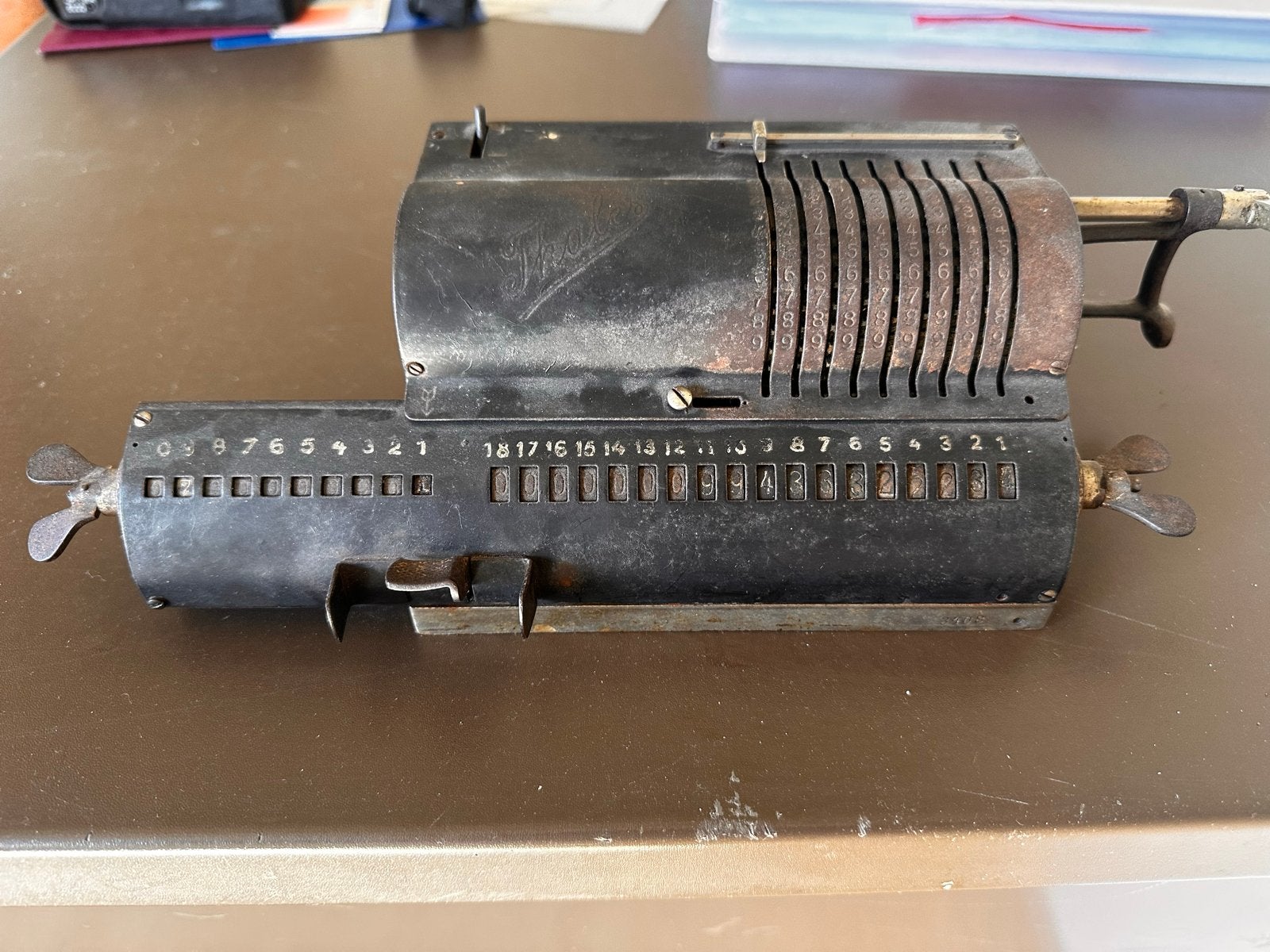 Antieke rekenmachine Odhner systeem, Ophalen