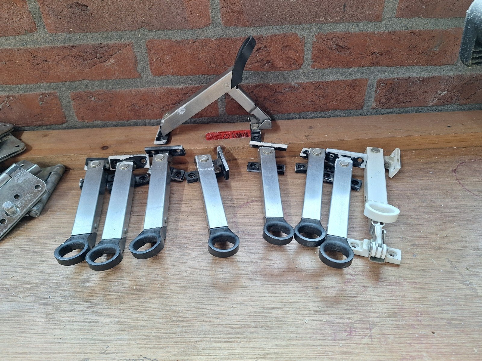 Diverse raambeslag en scharnieren, Doe-het-zelf en Verbouw, Hang- en Sluitwerk, Ophalen of Verzenden