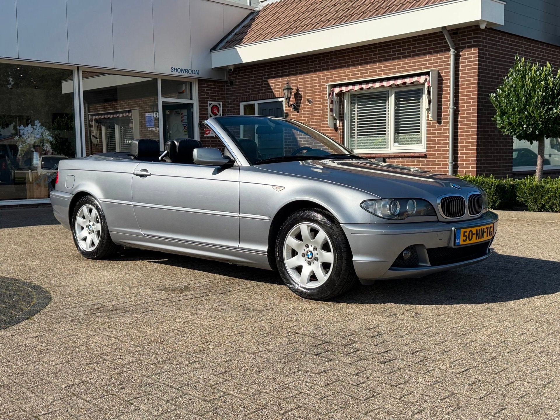 BMW 3-serie Cabrio 320Ci 6 CILINDER / NW APK / LEER / MEMORY, Auto's, 2171 cc, Achterwielaandrijving, Gebruikt, Zwart