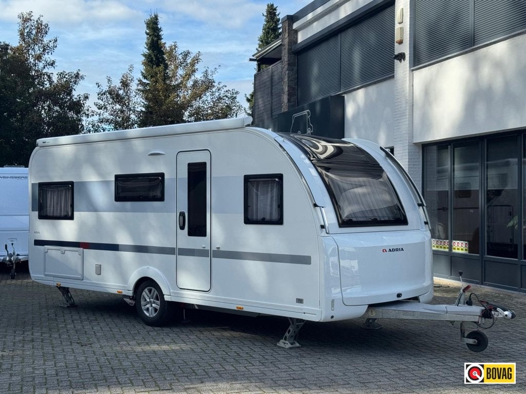Adria Adora 542 UL, Rondzit, Particulier, Adria, 6 tot 7 meter