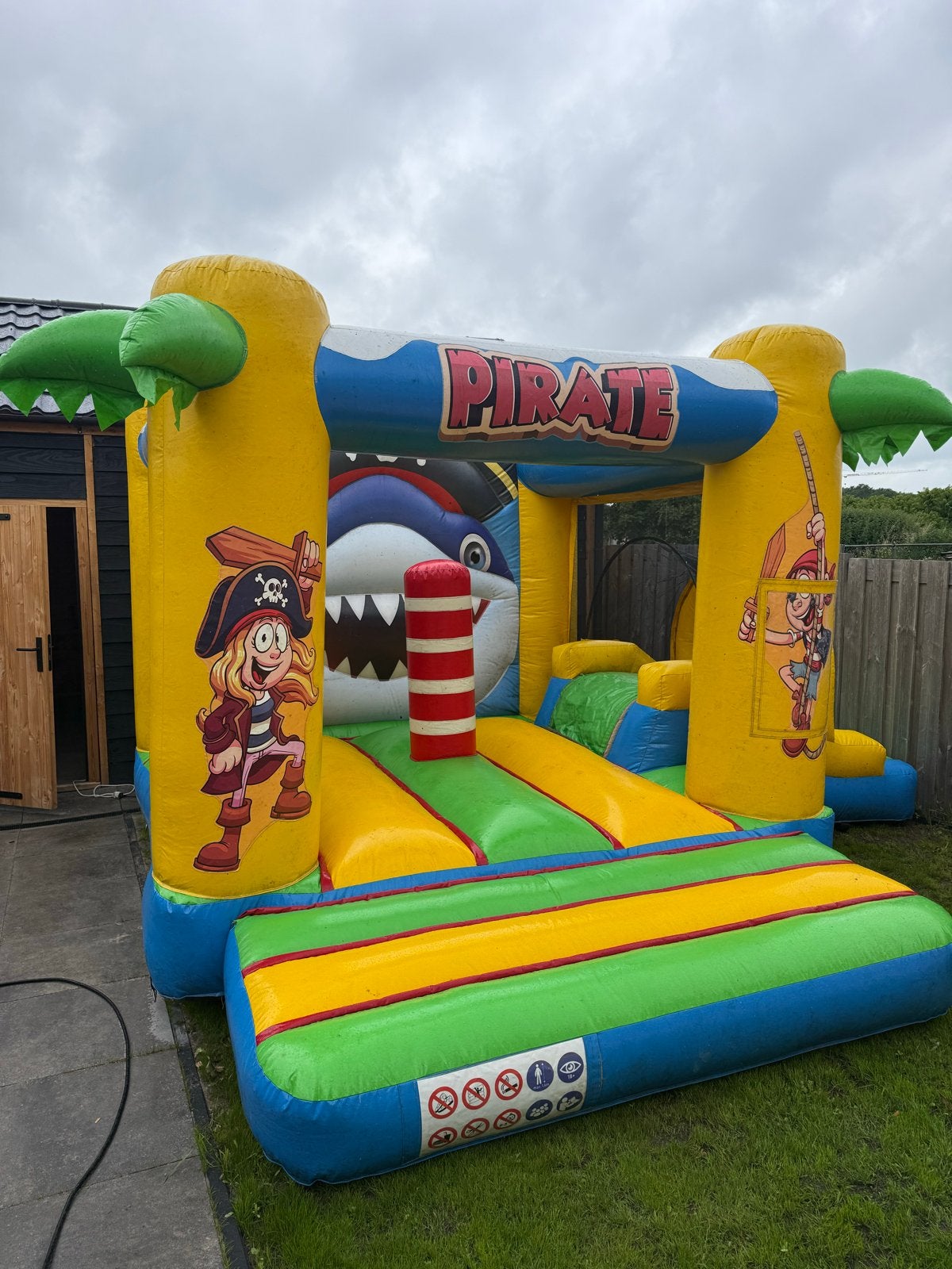 Piraten Springkussen met Glijbaan, Kinderen en Baby's, Ophalen of Verzenden, Zo goed als nieuw