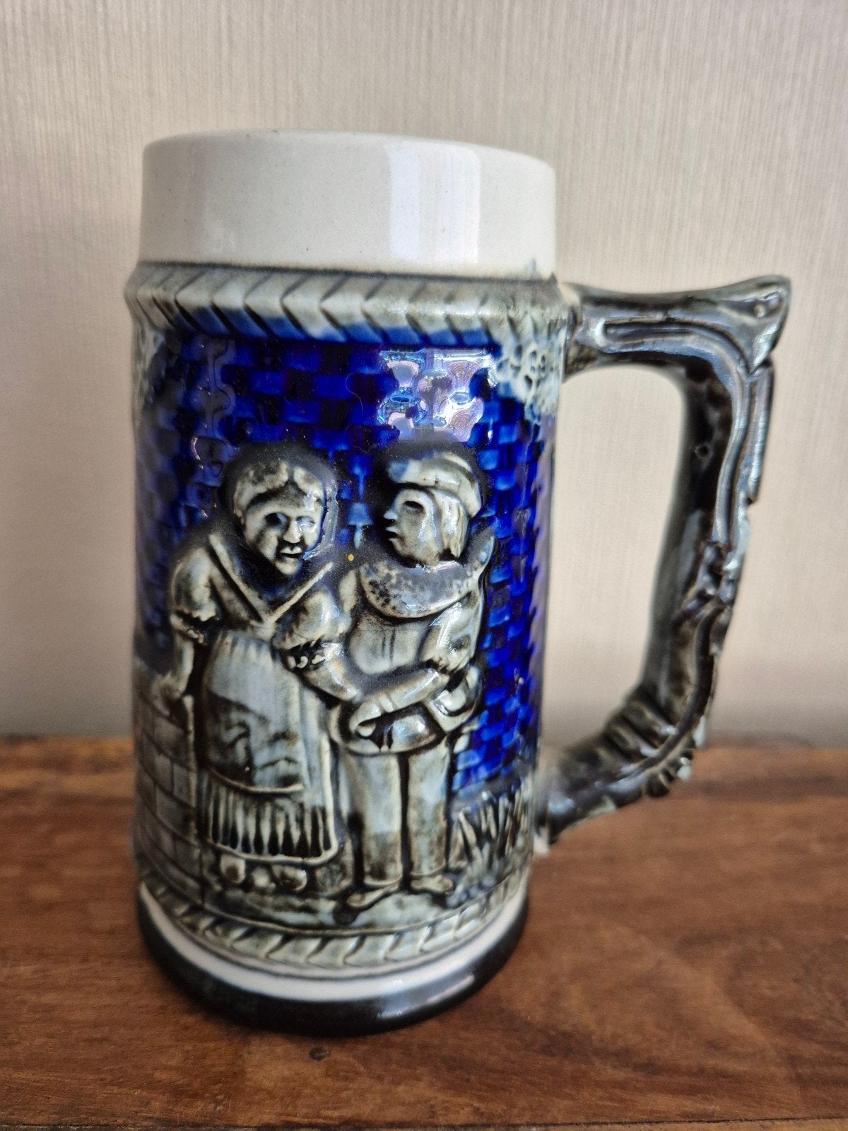Vintage Bierpul met Reliëfdecoratie - Keramiek, Verzamelen, Biermerken, Ophalen of Verzenden, Gebruikt, Pul(len), Overige merken