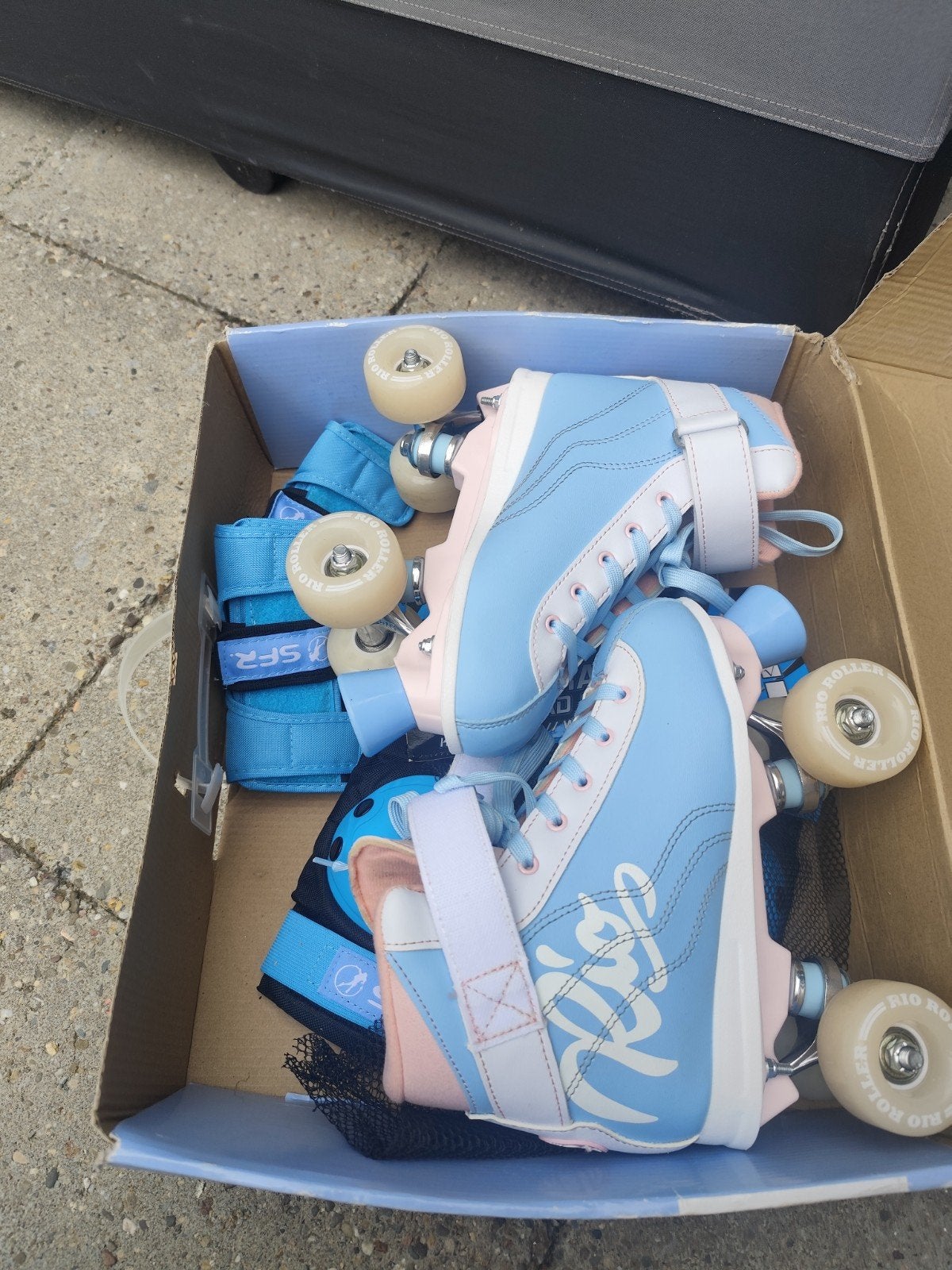 Nieuwe rolschaatsen, Ophalen, Nieuw