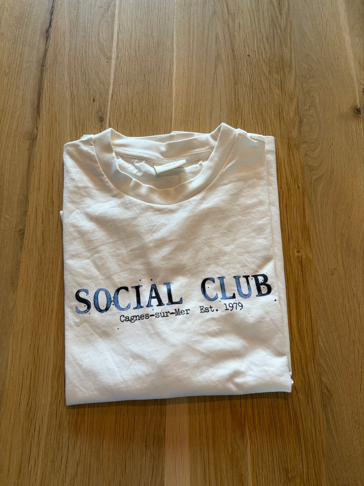 Bershka T-shirt Social Club Cagnes-sur-Mer Maat M, Kleding | Dames, T-shirts, Maat 38/40 (M), Wit, Ophalen of Verzenden, Korte mouw