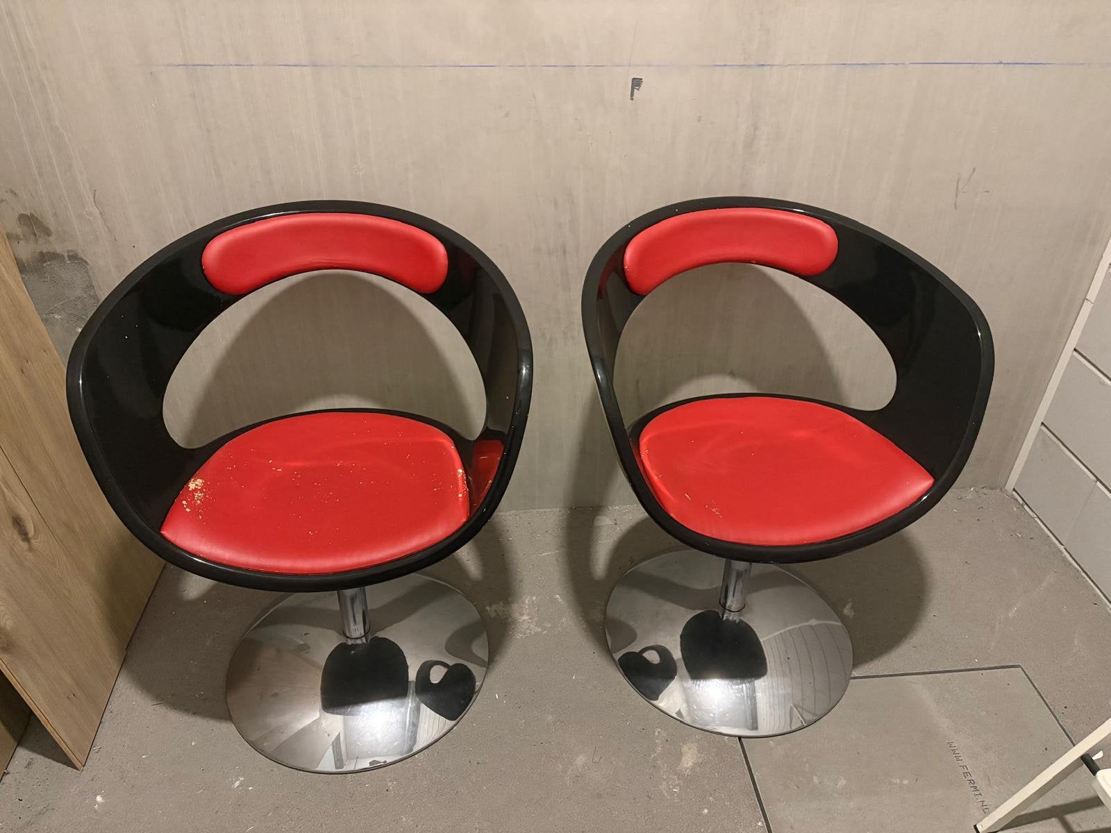 4 Space age futuristische inspired stoelen rood met zwart, Huis en Inrichting, Ophalen, Kunststof, Gebruikt, Zwart