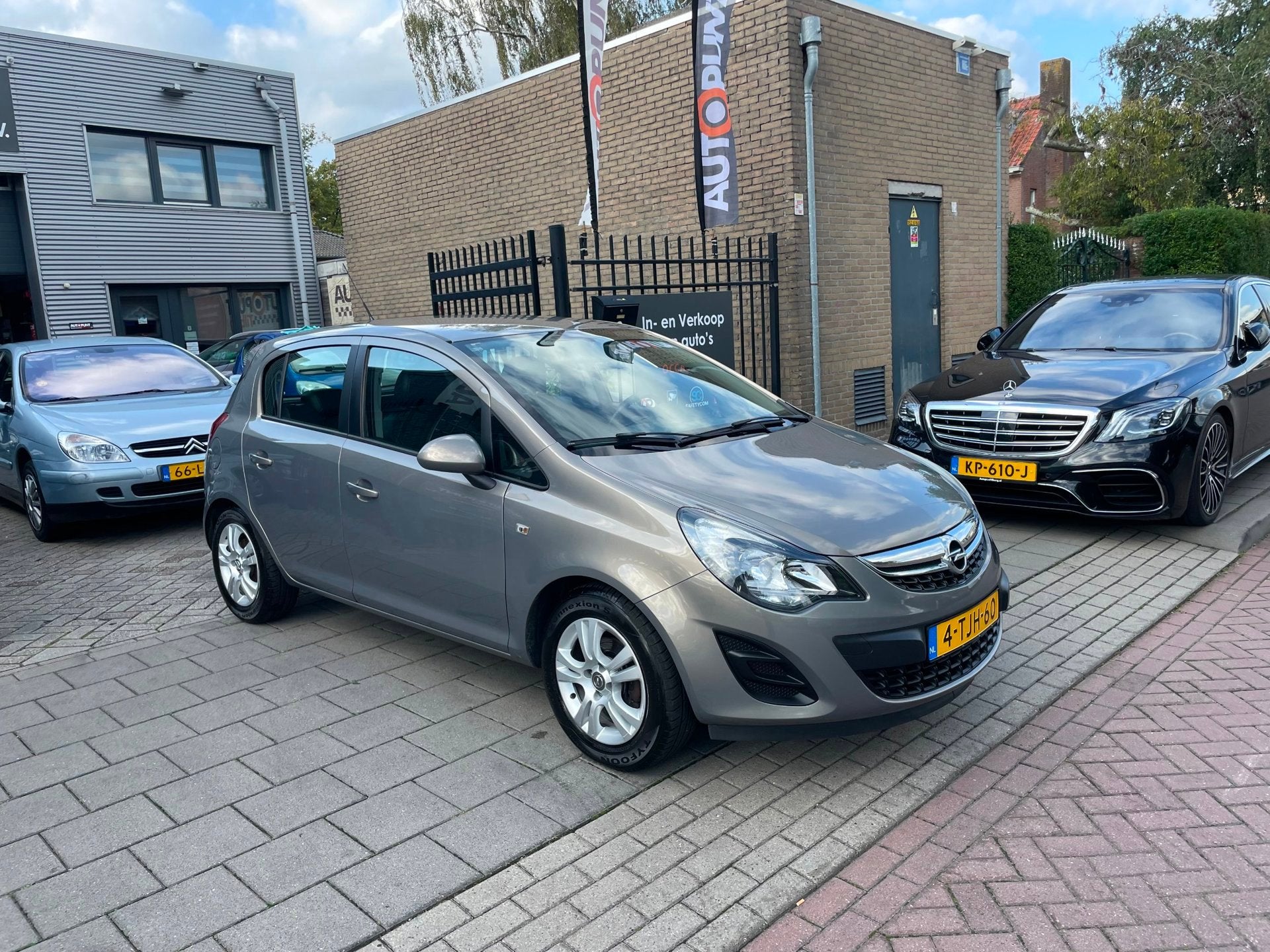 Opel Corsa 1.2-16V Berlin 3e Eigenaar! Trekhaak Airco NAP AP, Auto's, Voorwielaandrijving, Euro 5, Gebruikt, 750 kg