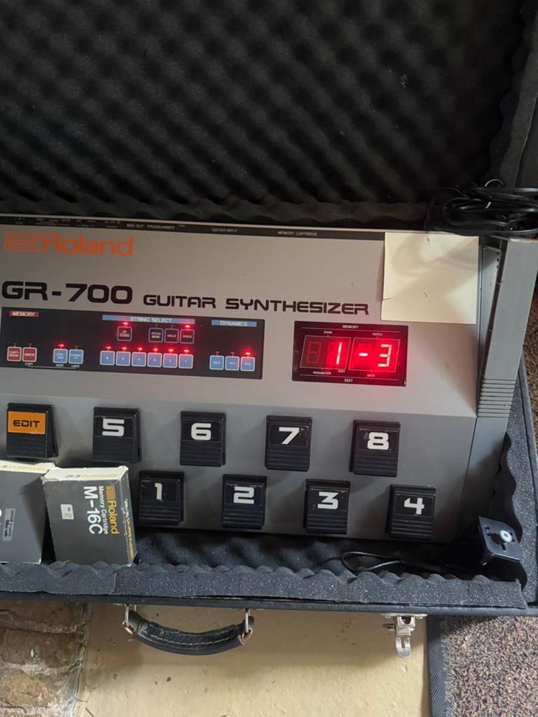 Roland GR 700 gitaar synthesizer, Ophalen, Gebruikt