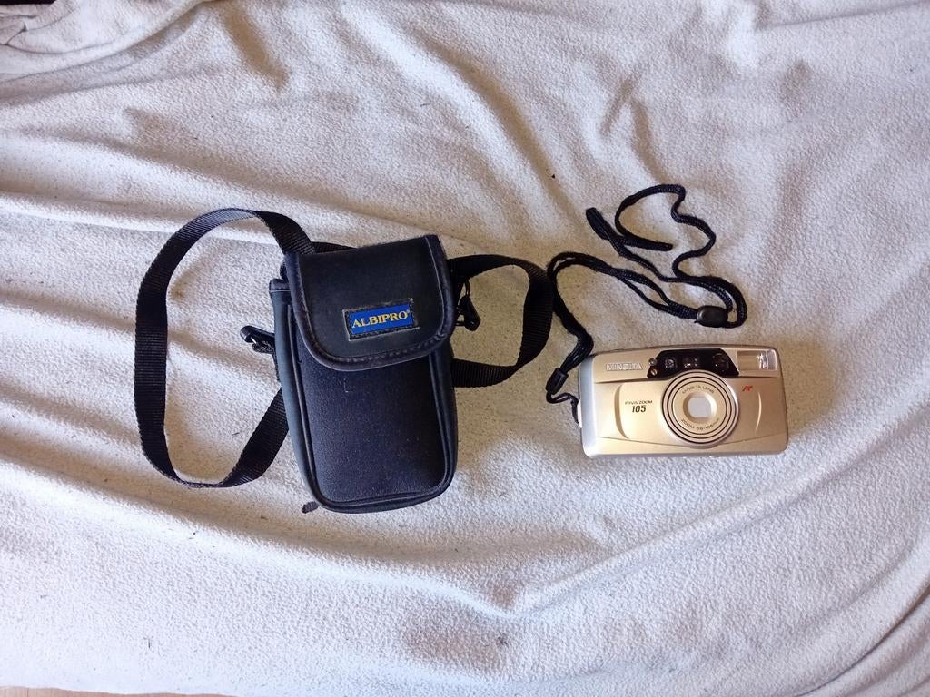 DIGITALE CAMERA MET HANDTASJE, Audio, Tv en Foto, Fotocamera's Digitaal, Ophalen of Verzenden, Zo goed als nieuw, Minolta
