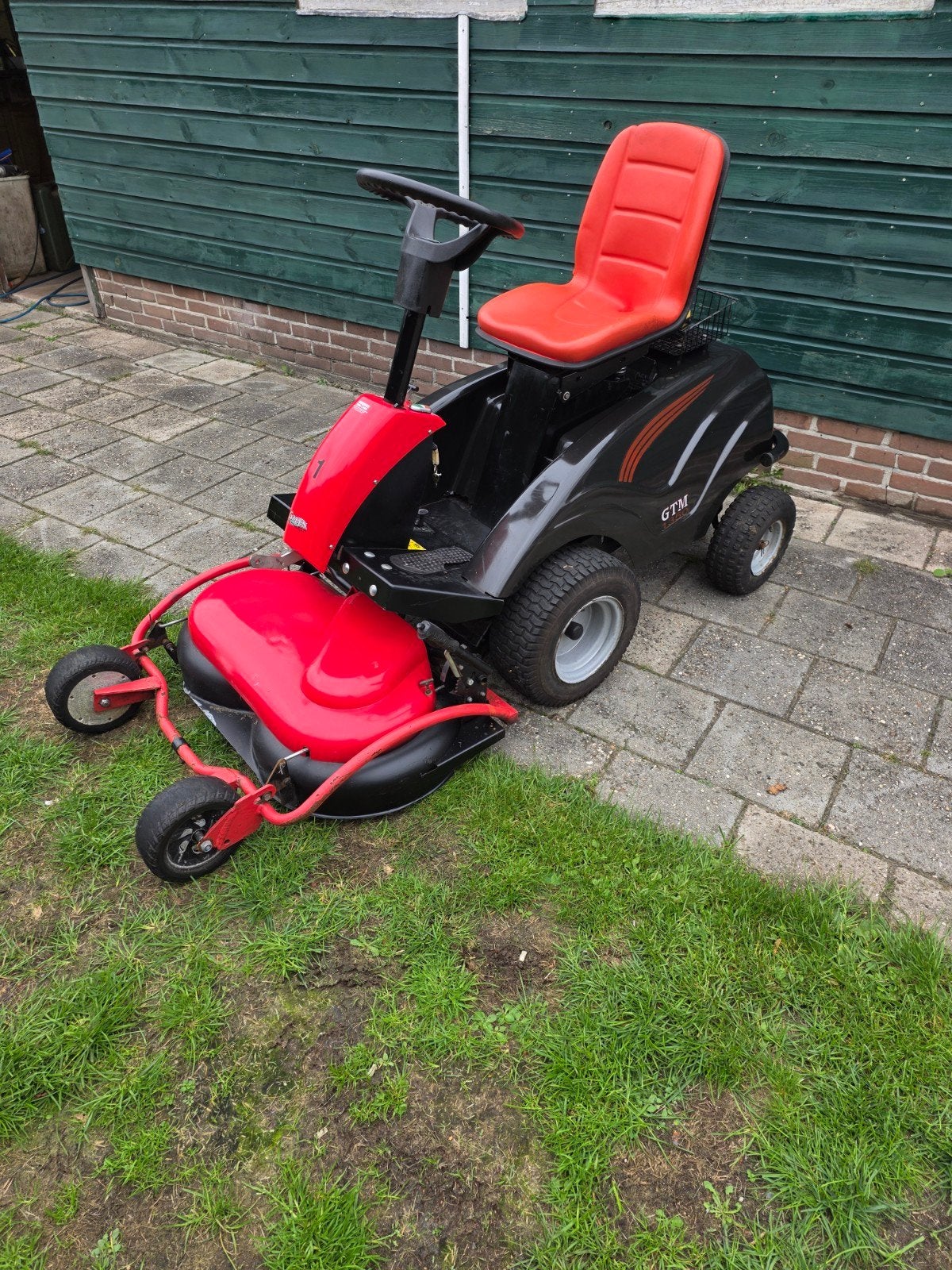 Foto 7 van GTM 1350 Zitmaaier - Krachtige Benzine Grasmaaier