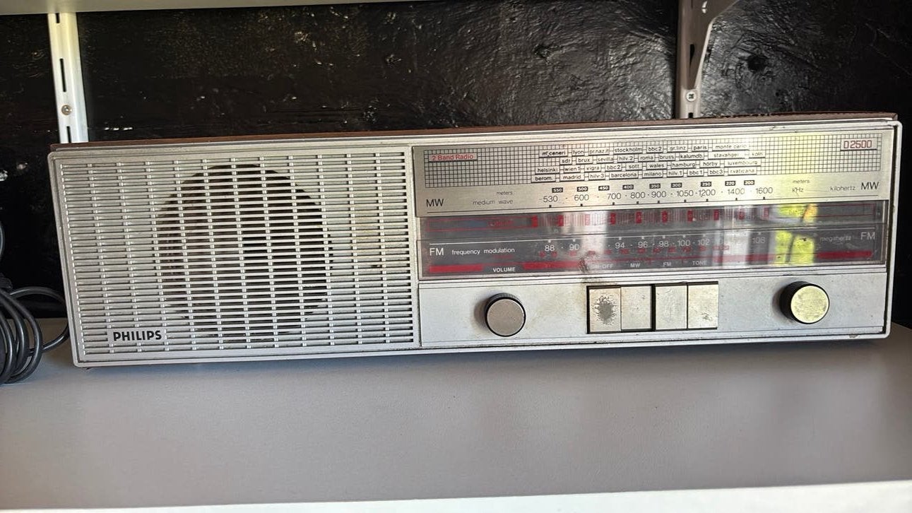 Werkende Philips tafel radio, Ophalen of Verzenden