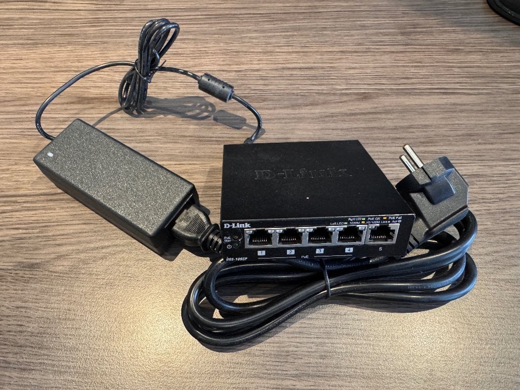 D-Link DGS 1005p POE gigabit switch, Computers en Software, Ophalen of Verzenden, Gebruikt