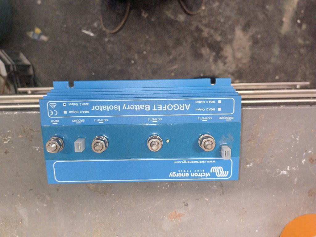 Victron Argofet 200-3 200A – Batterij-isolator – nette staat, Kabel of Apparatuur, Ophalen of Verzenden, Zo goed als nieuw, Info@victronspullen.nl