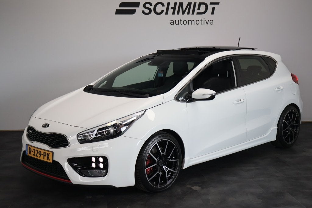 Kia cee'd 1.6 T-GDi GT Sport 204pk | Panoramadak | Alcantara, Keurmerk '100% Onderhouden', Gebruikt, 4 cilinders, Wit