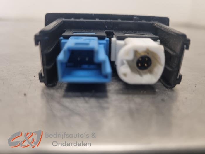 AUX/USB aansluiting van een Mercedes Vito, Gebruikt, -, Ophalen of Verzenden, -