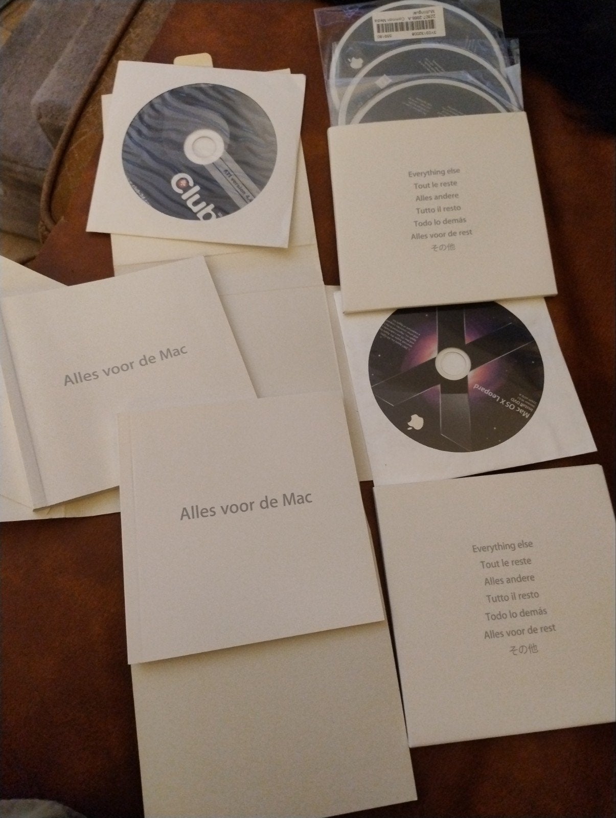 Boekjes en installatie-CD's voor oudere iMac (OS Leopard), Computers en Software, Verzenden, Nieuw, MacOS