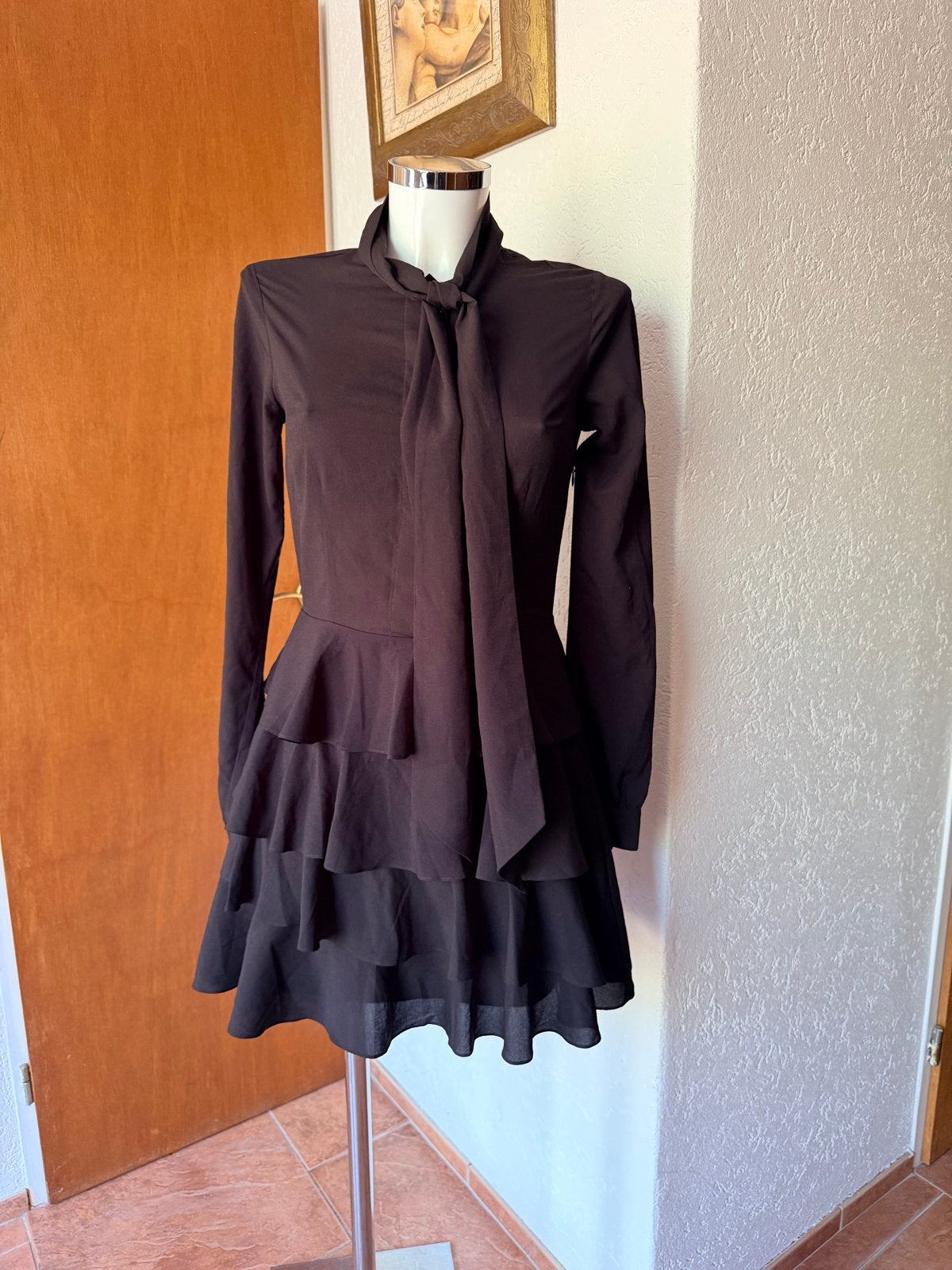 Nikkie zwart jurkje met ruches en strikkraag maat 32, Zwart, Ophalen of Verzenden, Zo goed als nieuw, Maat 34 (XS) of kleiner