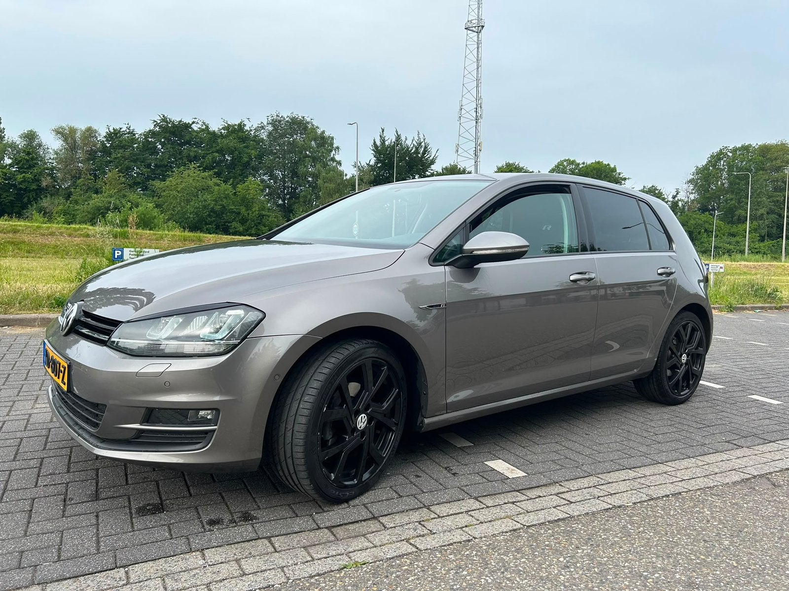 Volkswagen Golf 7 1.2 TSI 63KW 5D 2015 Grijs, Auto's, Volkswagen, Voorwielaandrijving, 4 cilinders, 610 kg, Handgeschakeld