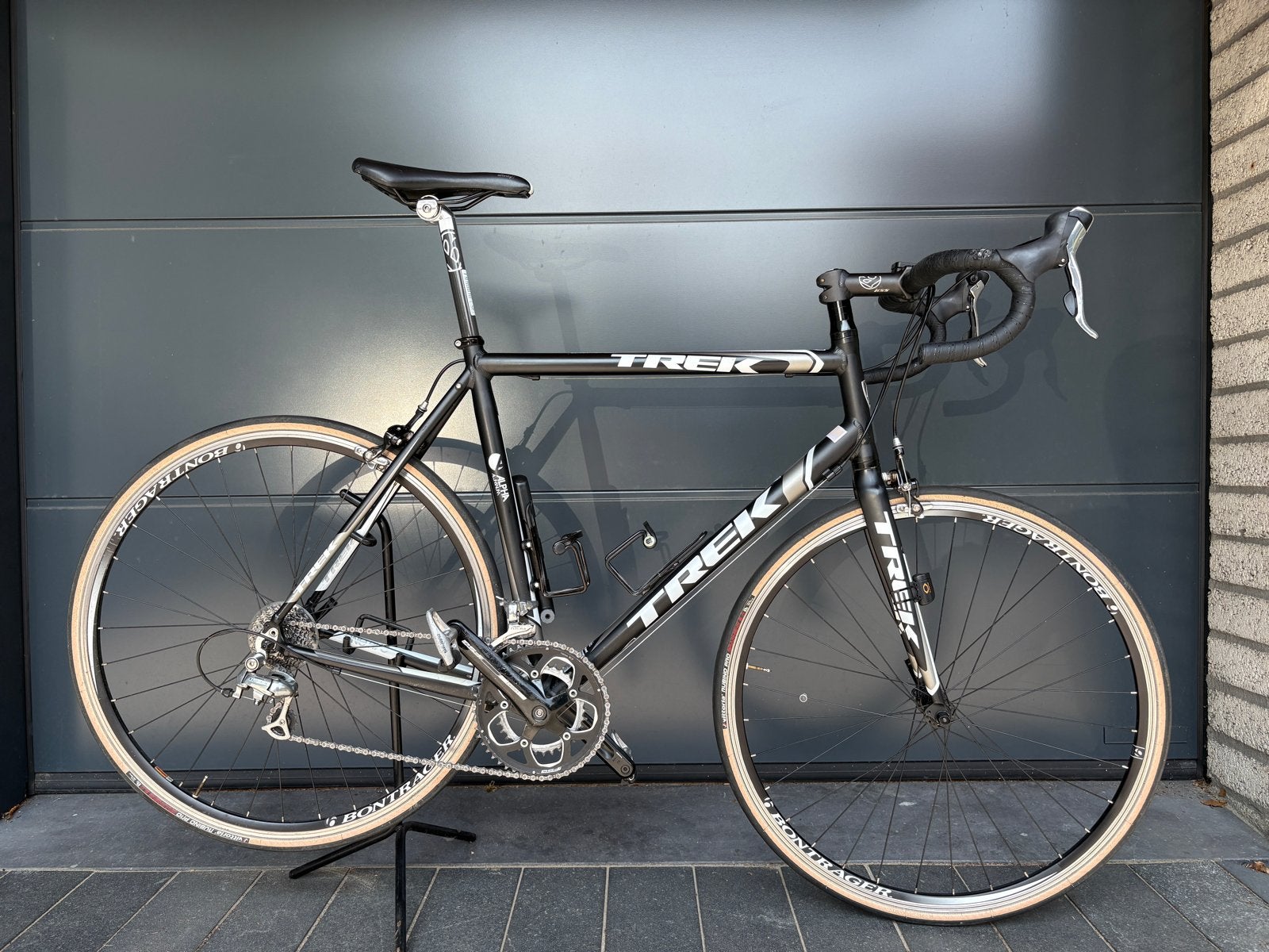 Trek racefiets, zwart, Shimano Tiagra, Bontrager wielen, 28 inch, Gebruikt, Aluminium, 15 tot 20 versnellingen