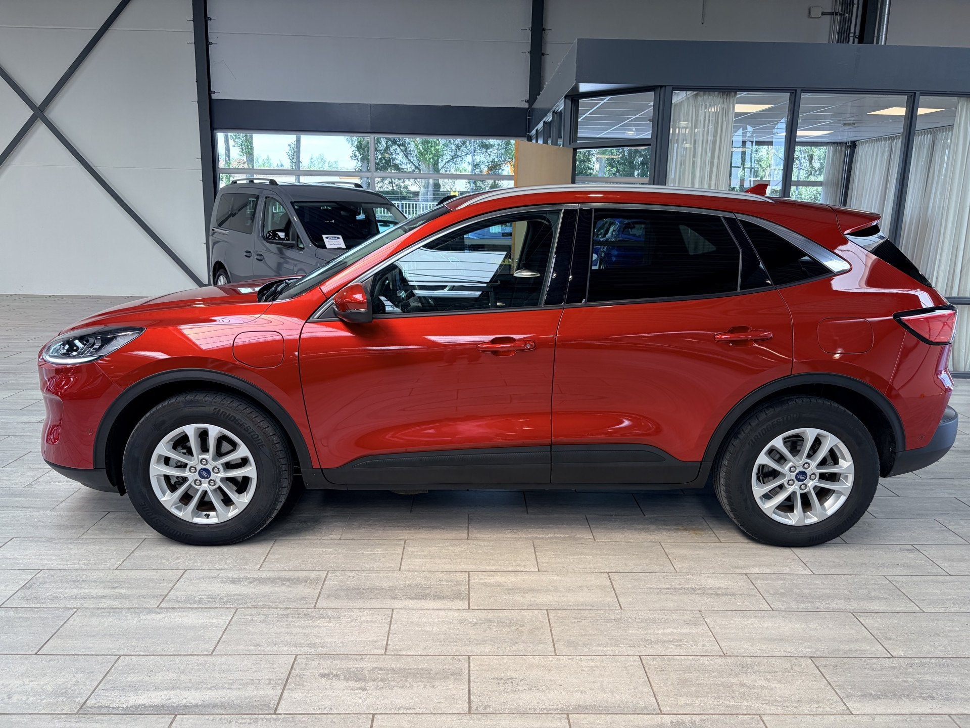 Ford Kuga 2.5 PHEV 225 pk Titanium | Winter Pack | Camera's, 12 maanden, Stof, Gebruikt, 4 cilinders