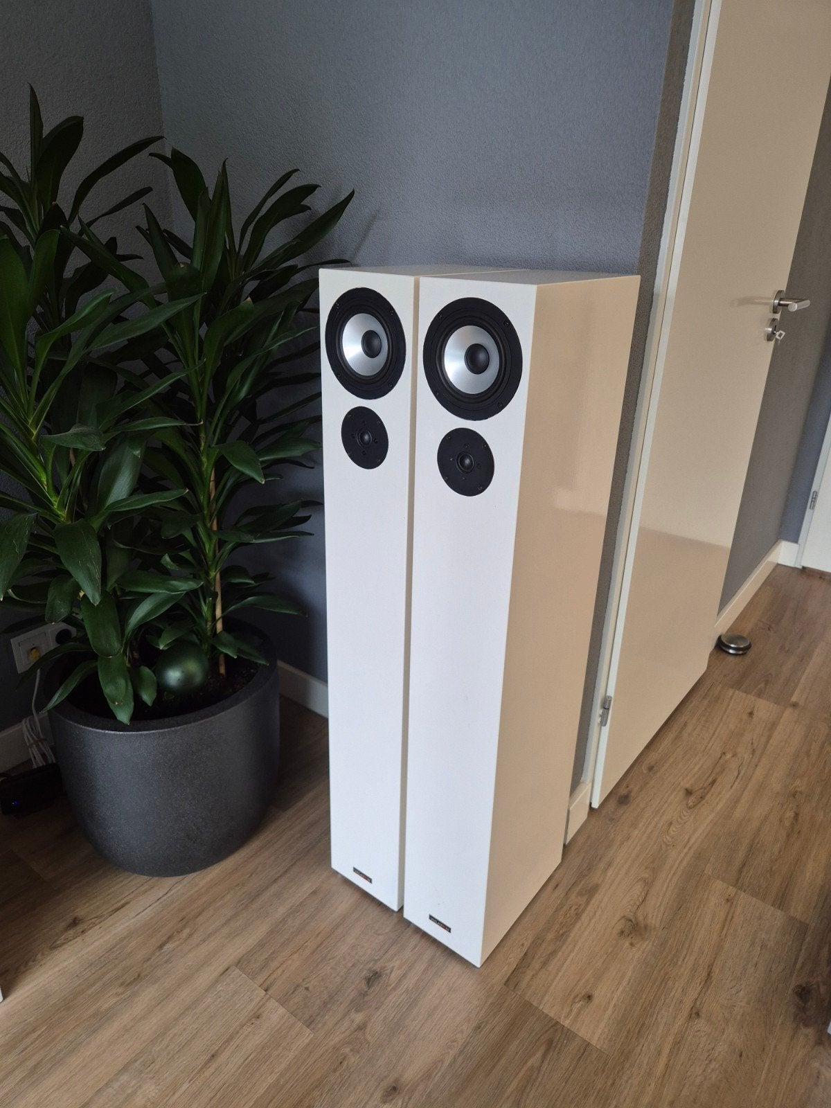 Visaton VIB 130 TL - Vloerstaande Luidsprekers - Wit, Audio, Tv en Foto, Luidsprekers, Vloerstaande luidspreker, Gebruikt, 60 tot 120 watt
