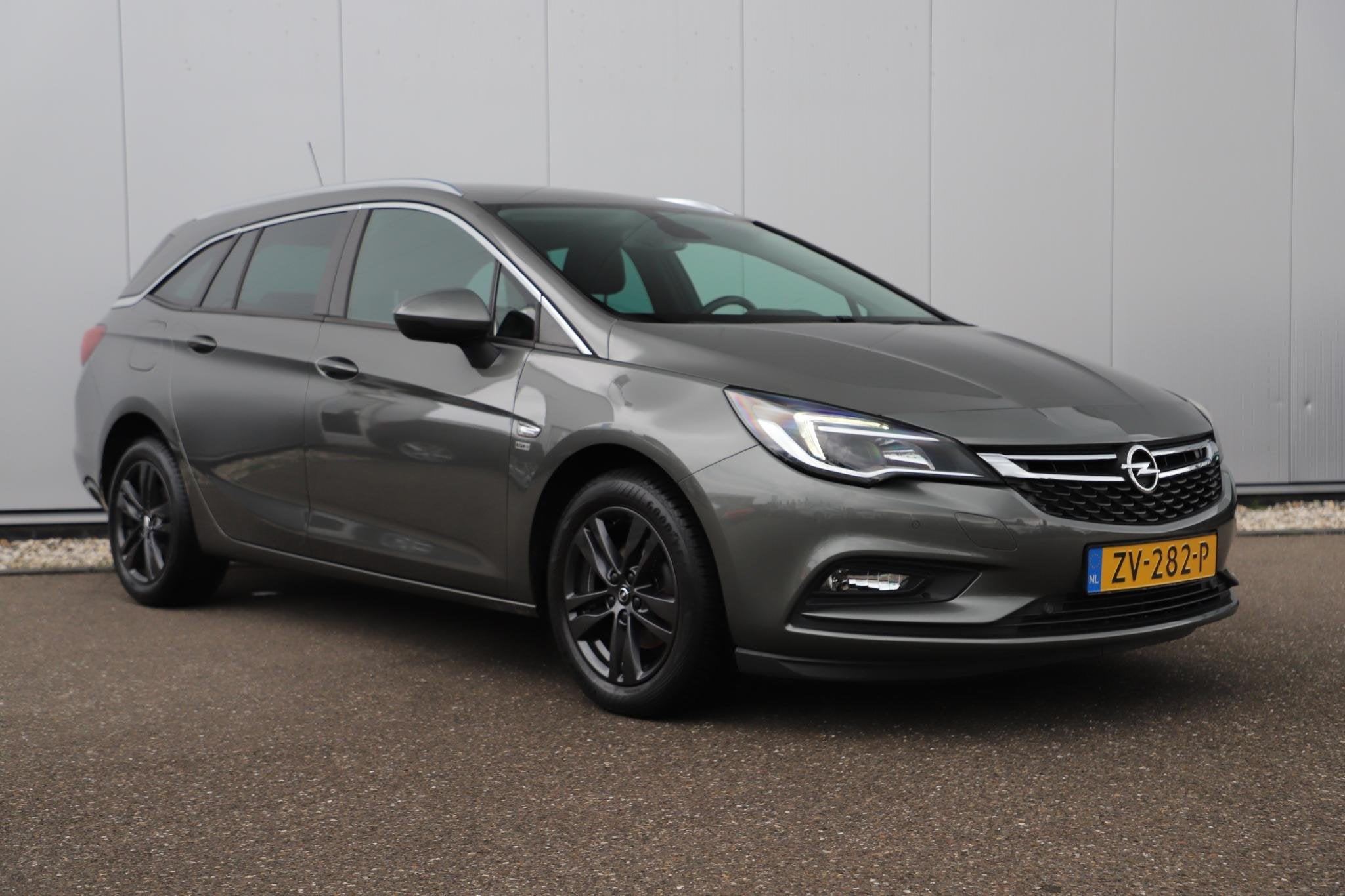 Opel Astra Sports Tourer 1.0 Turbo 120 Jaar Edition Navigati, Auto's, Stof, Gebruikt, 1178 kg, Met garantie (alle)