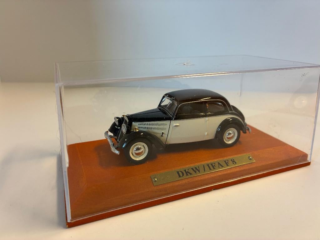 27449: DKW / IFA F 8 - Atlas 1:43, Hobby en Vrije tijd, Modelauto's | 1:43, Auto, Ophalen of Verzenden, Zo goed als nieuw, Bachsatztstr. 54 D 72131 Ofterdingen, Germany