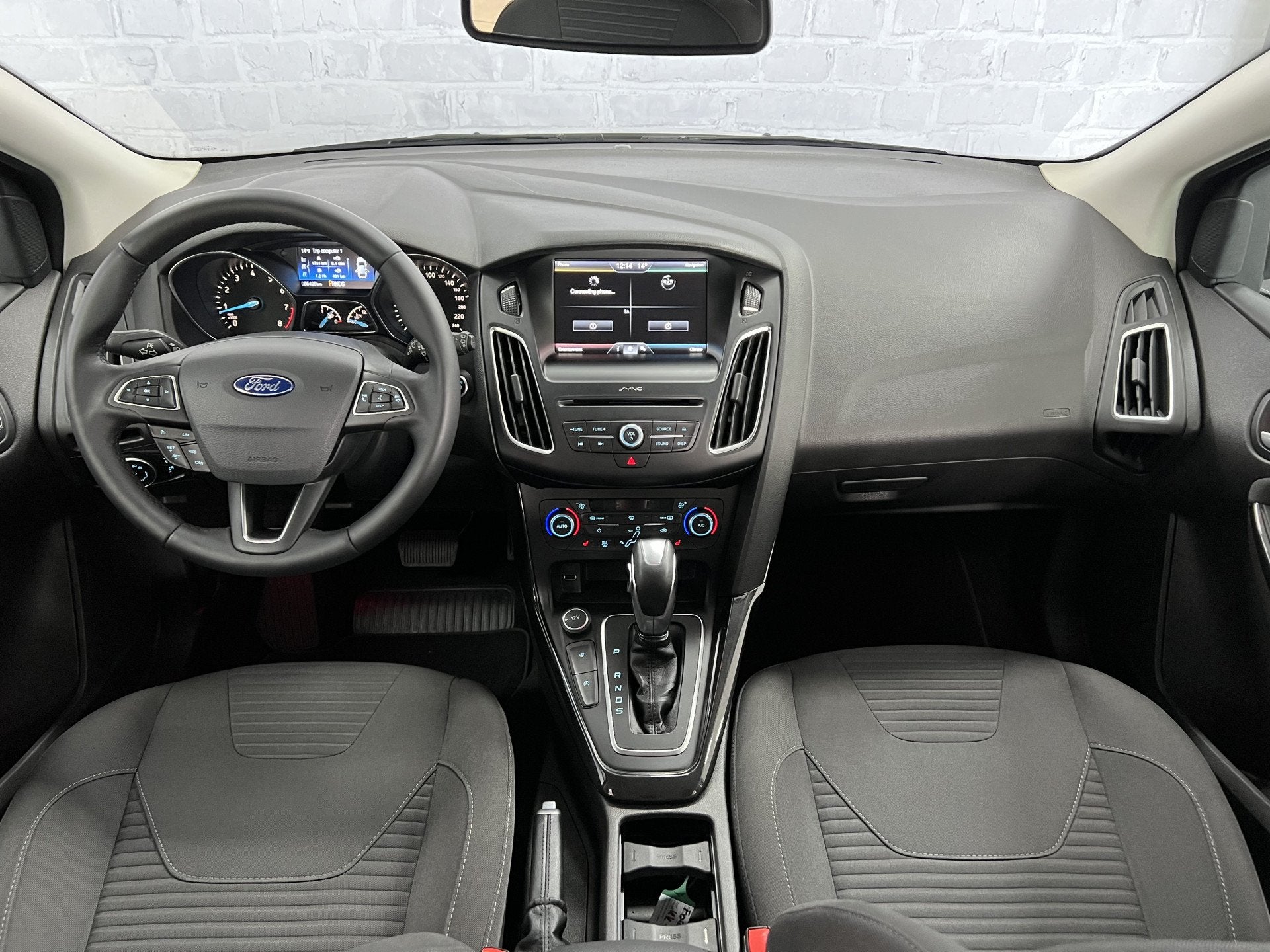 Ford Focus 1.5 Titanium Edition Automaat Navigatie Cruise St, Auto's, Ford, Stof, 4 cilinders, Automatische klimaatregeling, 1500 kg