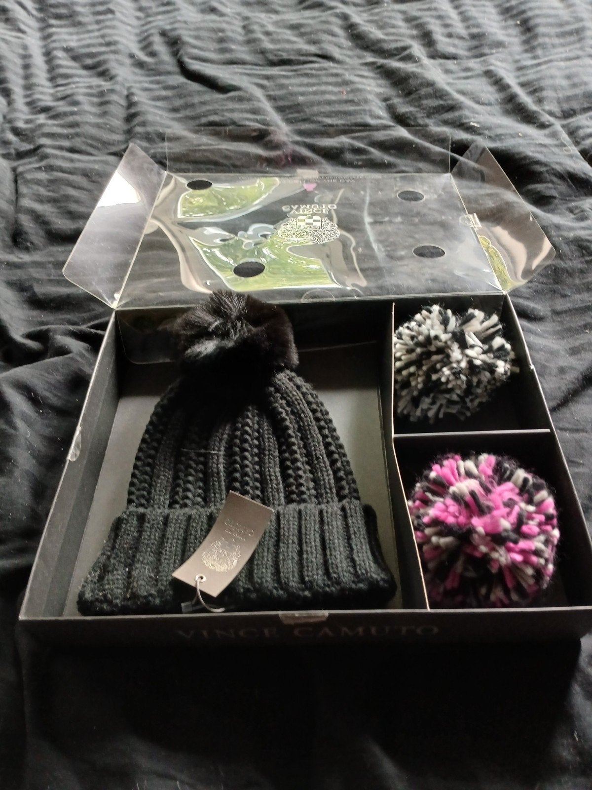 Vince Camuto Muts met 3 verwisselbare pompons - Nieuw, Maat 38/40 (M), Vince Camuto, Nieuw, Ophalen of Verzenden