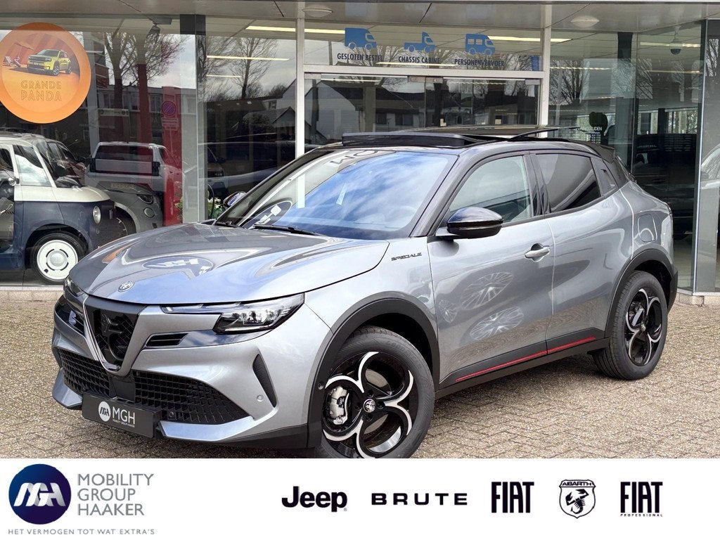 Alfa Romeo Junior 1.2 Turbo Hybrid Ibrida Speciale, Auto's, Alfa Romeo, 145 pk, Euro 6, 1199 cc, Origineel Nederlands