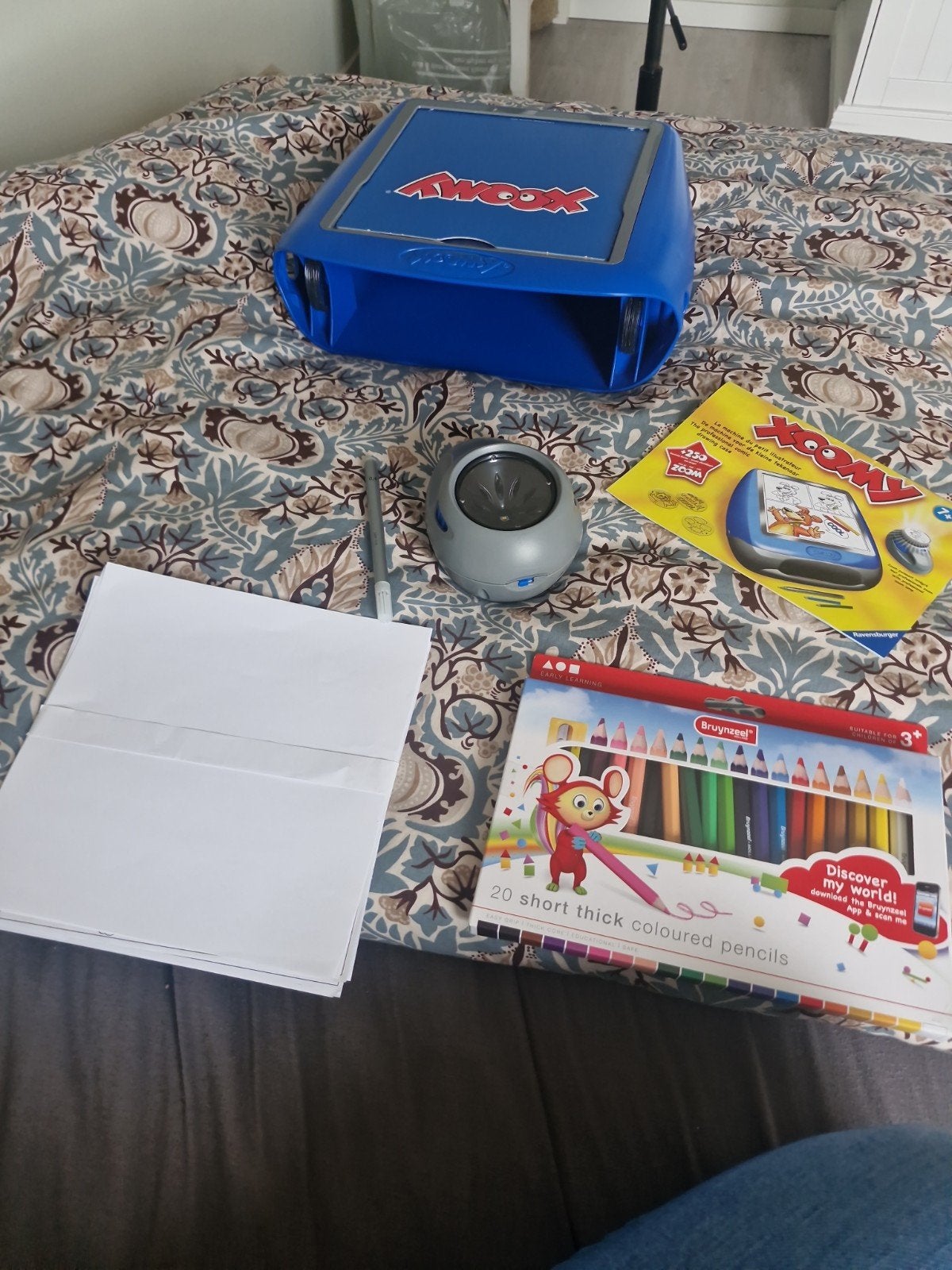 xoomy tekentafel met Bruynzeel kleurpotloden en papier, Hobby en Vrije tijd, Ophalen of Verzenden, Gebruikt, Overige typen