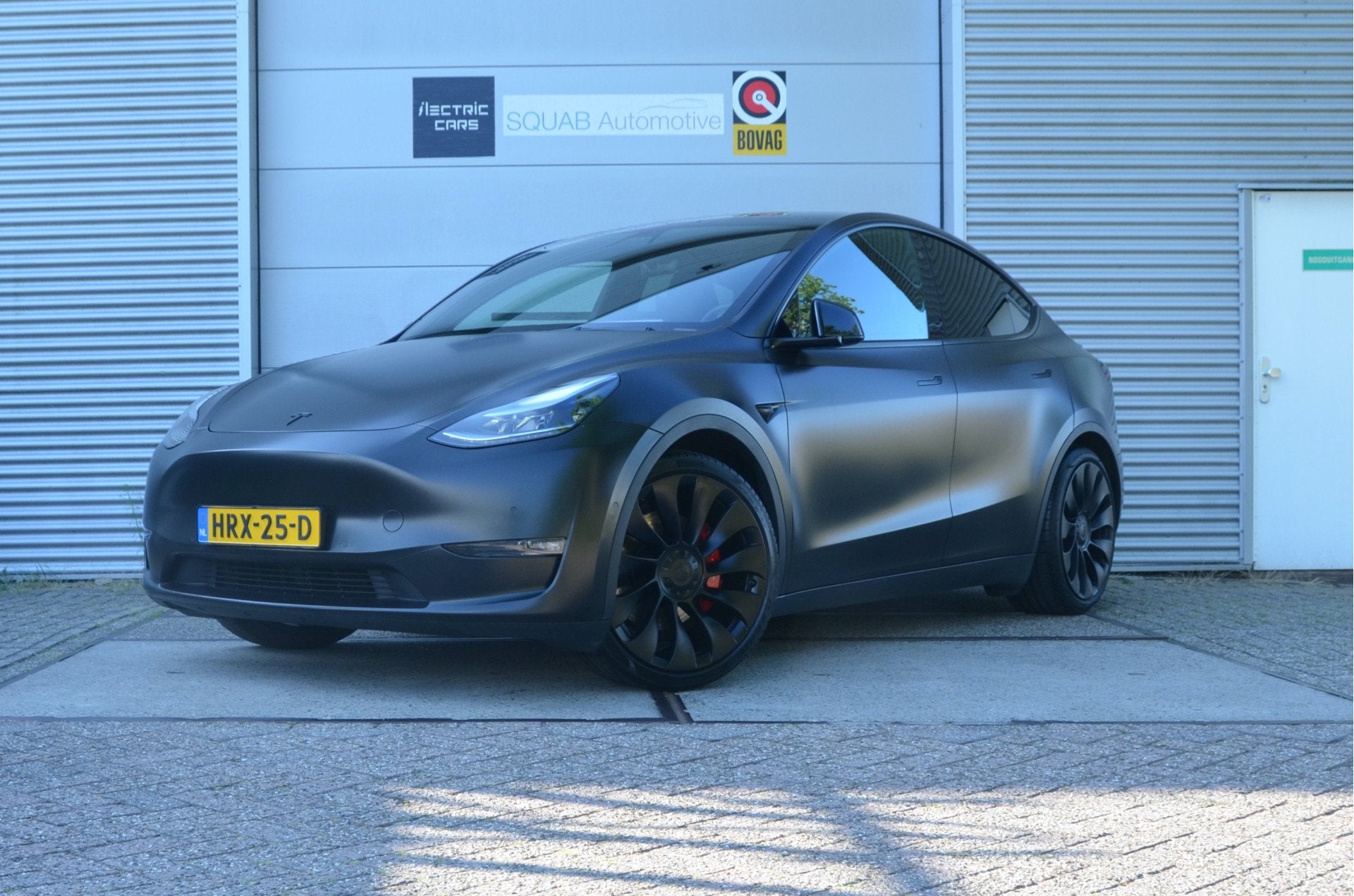 Tesla Model Y Performance AWD 75 kWh Performance 2025 stoele, Automaat, 12 maanden, Gebruikt, Zwart