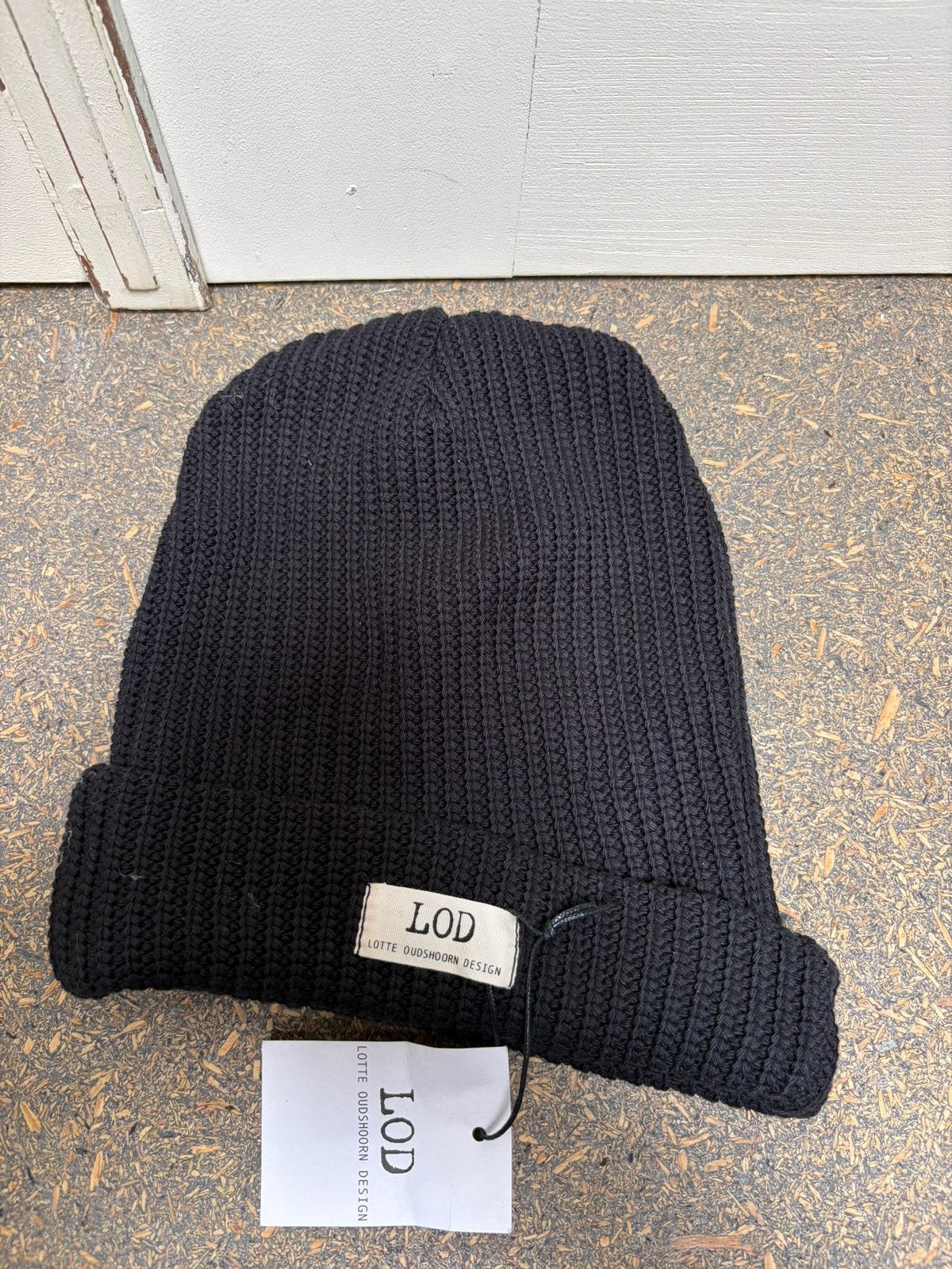 Lod lotte oudshoorn design beanie mits zwart, Ophalen of Verzenden, Zo goed als nieuw, Sjaal