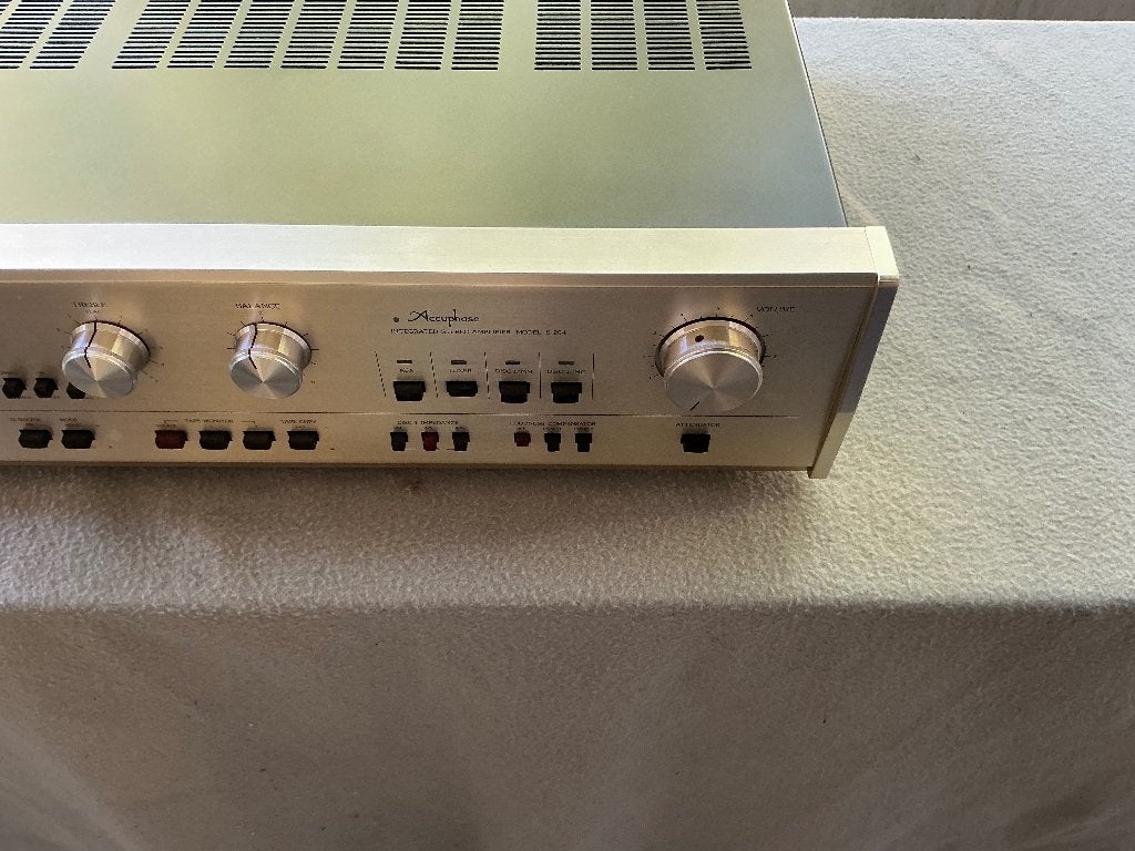 Accuphase E-204, Ophalen of Verzenden, Zo goed als nieuw, 120 watt of meer, Overige merken