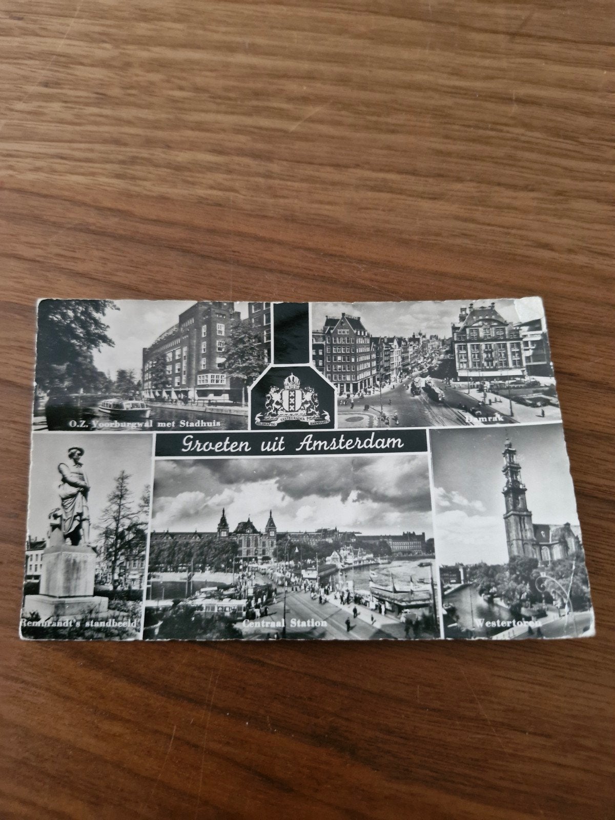 Groeten uit Amsterdam - Gelopen Ansichtkaart 1956, Ophalen of Verzenden, 1940 tot 1960, Gelopen, Noord-Holland