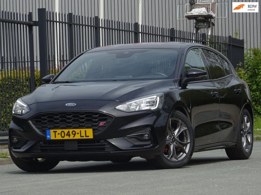 Ford Focus 1.5 EcoBoost ST Line AUTOMAAT NAVI/CAMERA/LED/PDC, Auto's, Ford, 1304 kg, Gebruikt, Euro 6, Zwart