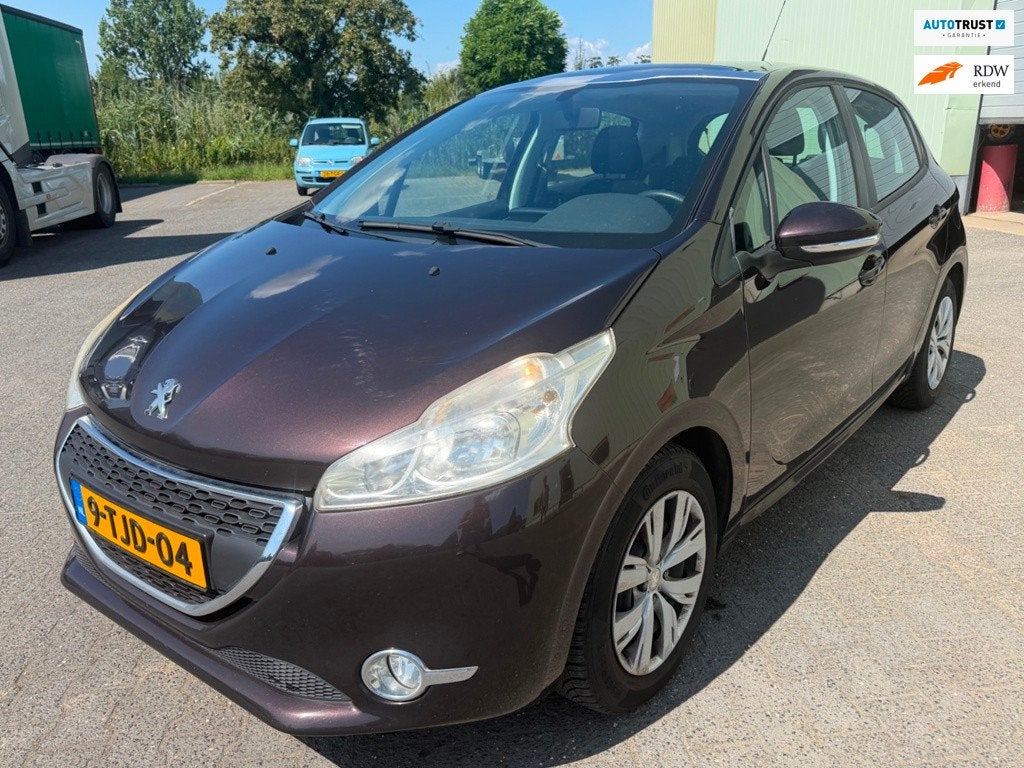 Peugeot 208 1.2 VTi 5 Deurs/Airco/Panoramadalk/ Gr Scherm, Auto's, Voorwielaandrijving, Euro 5, Gebruikt, 31 €/maand
