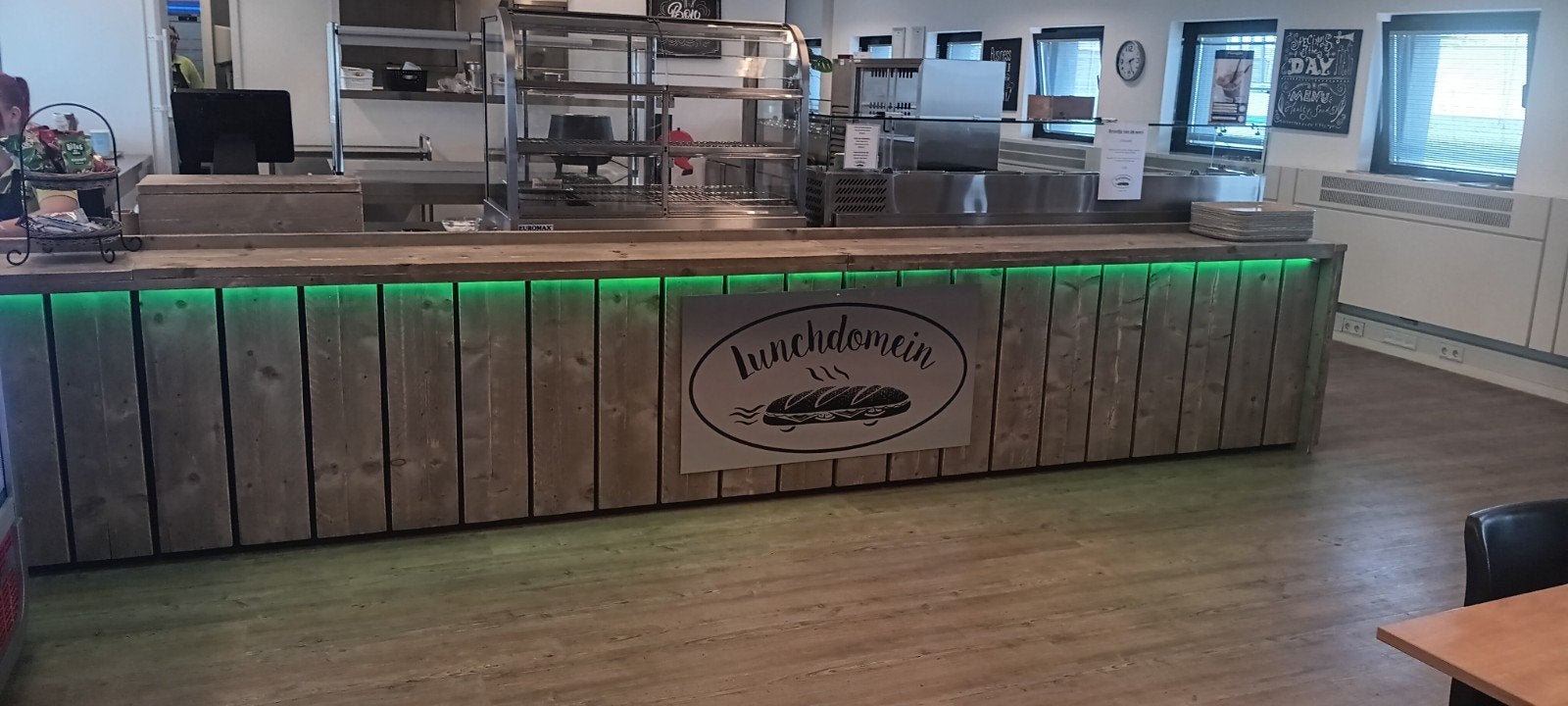 Verkoopbalie van behandeld steigerhout met LED-verlichting, Ophalen