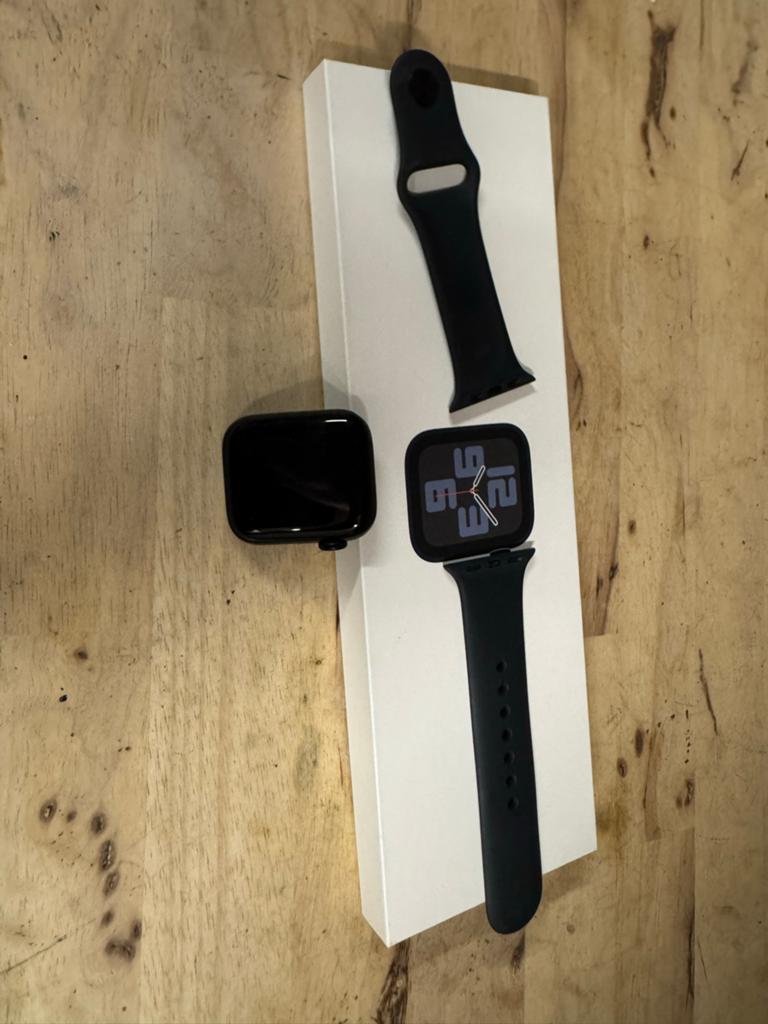 Apple Watch SE 2 - Zo goed als nieuw met doos en lader, Ophalen of Verzenden, Zo goed als nieuw, Zwart, IOS