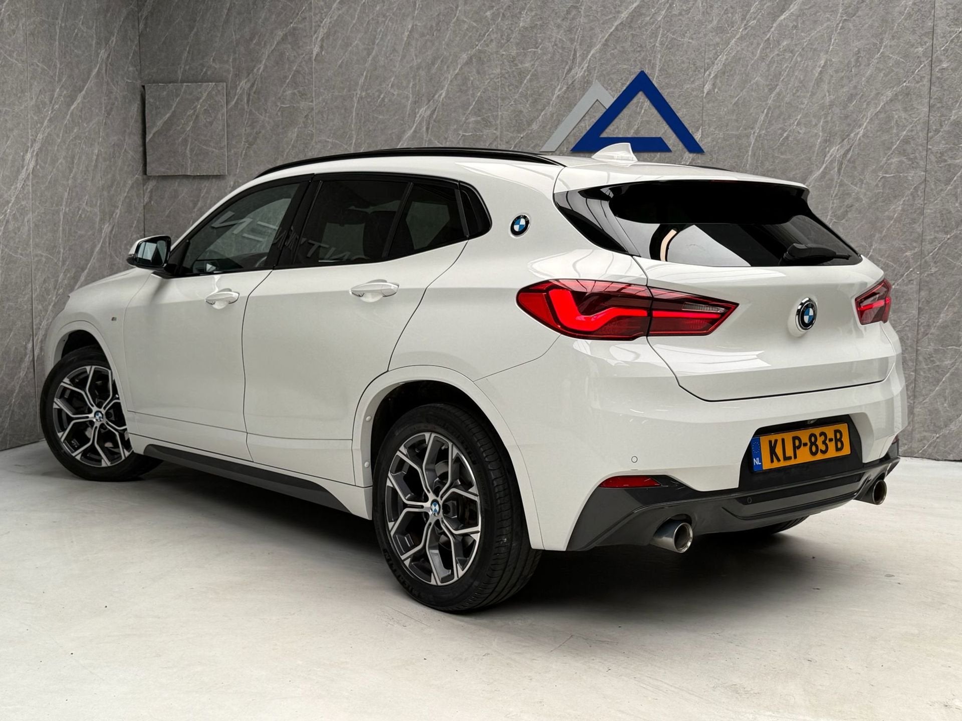 BMW X2 SDrive20i 192 PK M-Pakket / Panorama, 1998 cc, 1435 kg, Wit, Leder
