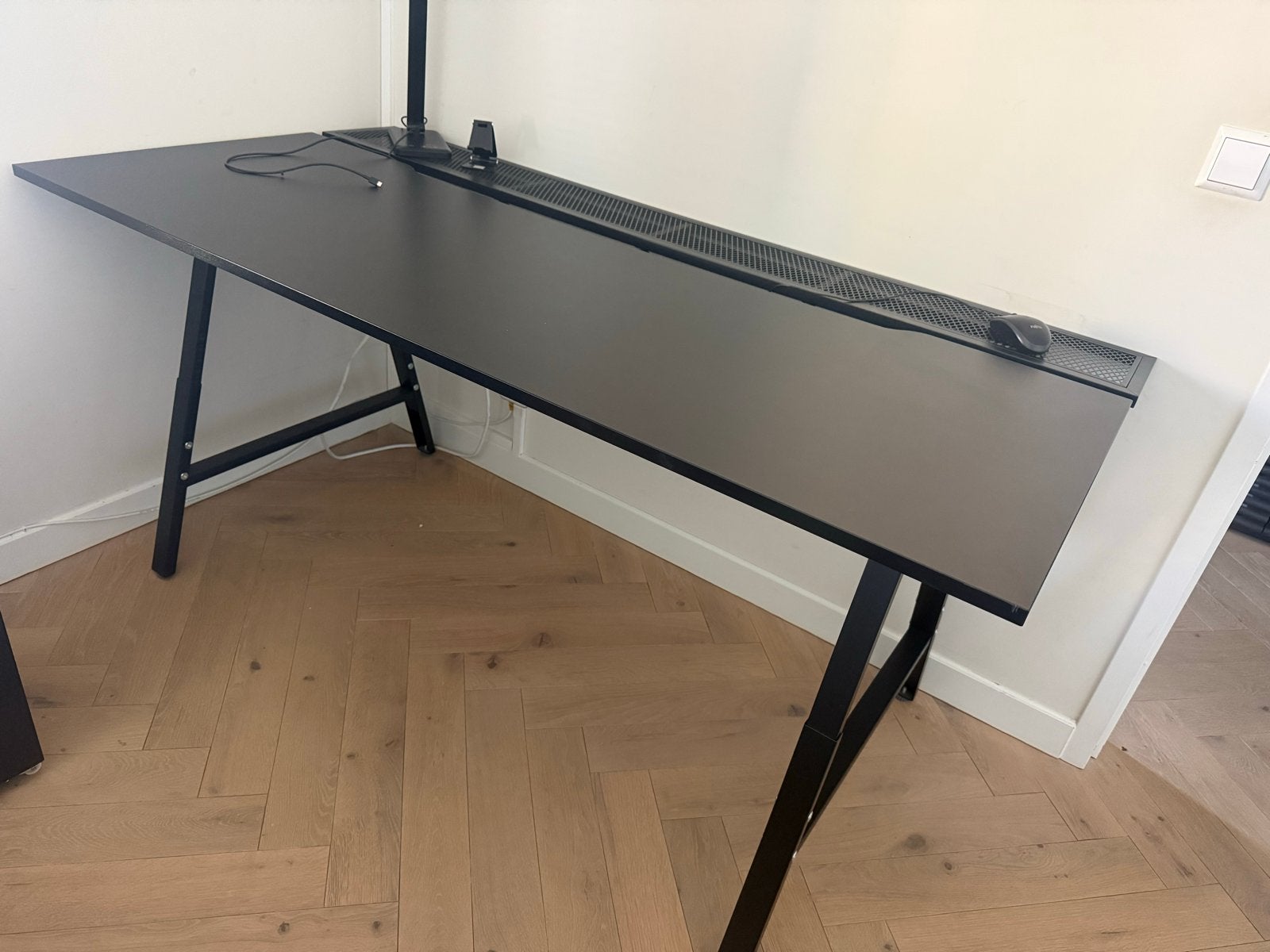 IKEA UTESPELARE gaming/bureau zwart. 80x180cm met kabelgoot, Ophalen, Kabelgoot, Zo goed als nieuw