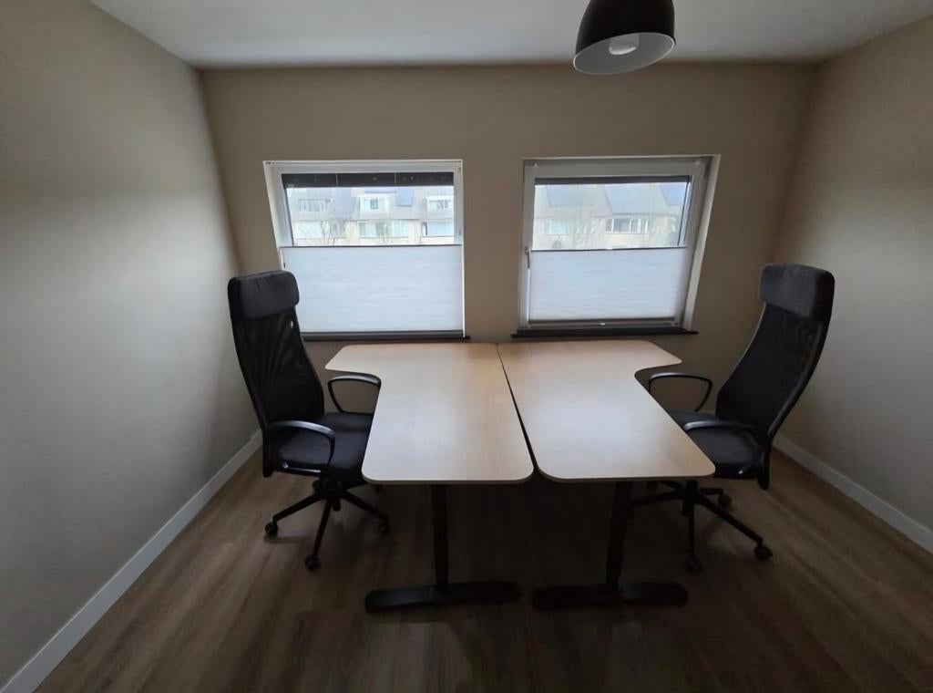 2 ikea bureaus, Huis en Inrichting, Bureaus, Zo goed als nieuw, Hoekbureau, IKEA, In hoogte verstelbaar, Kabelgoot, Ophalen