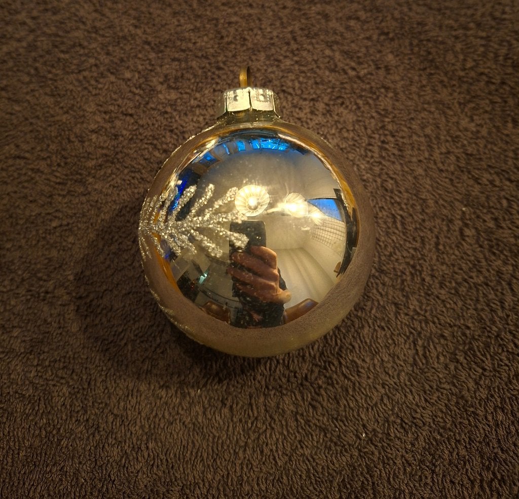 Vintage DDR/GDR glazen kerstbal - zilver met glittertakken, Ophalen of Verzenden, Gebruikt