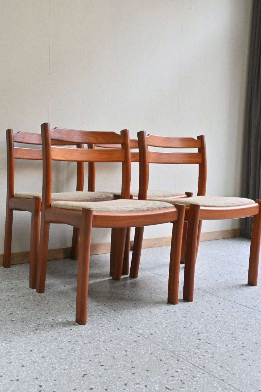 4 Dining Chairs Deens Design Dyrlund Massief Teak, Ophalen, Bruin, Deens Design, Vier