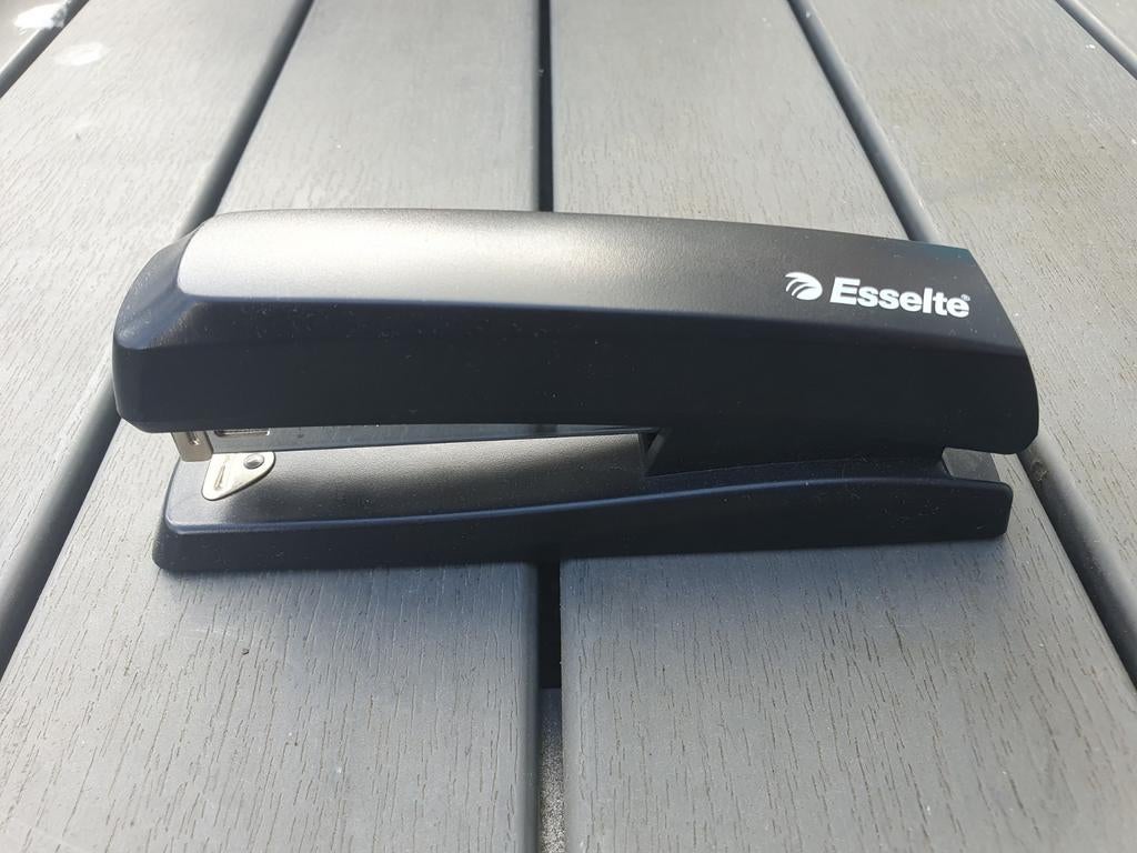 Esselte nietmachine, Ophalen of Verzenden, Gebruikt
