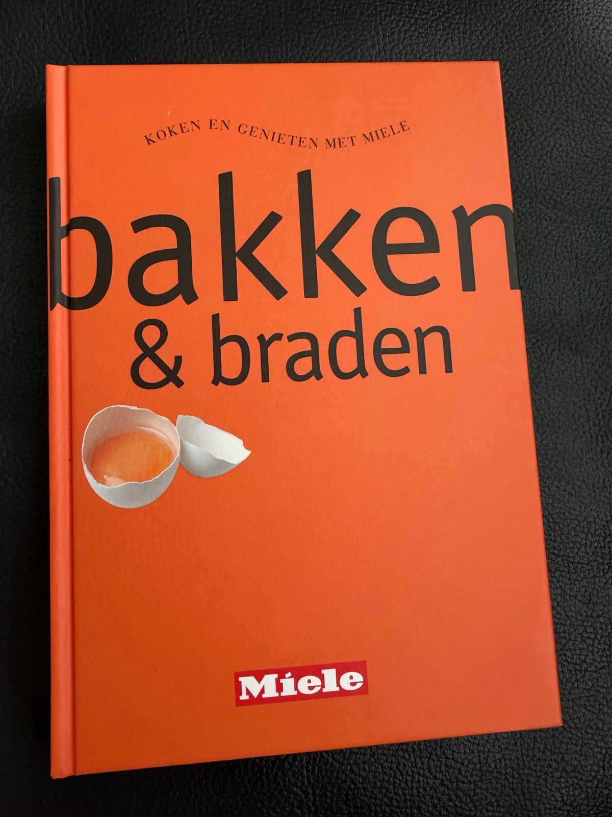 Miele Kookboek: Bakken & Braden - Koken en Genieten, Ophalen of Verzenden, Zo goed als nieuw, Overige gebieden, Hoofdgerechten