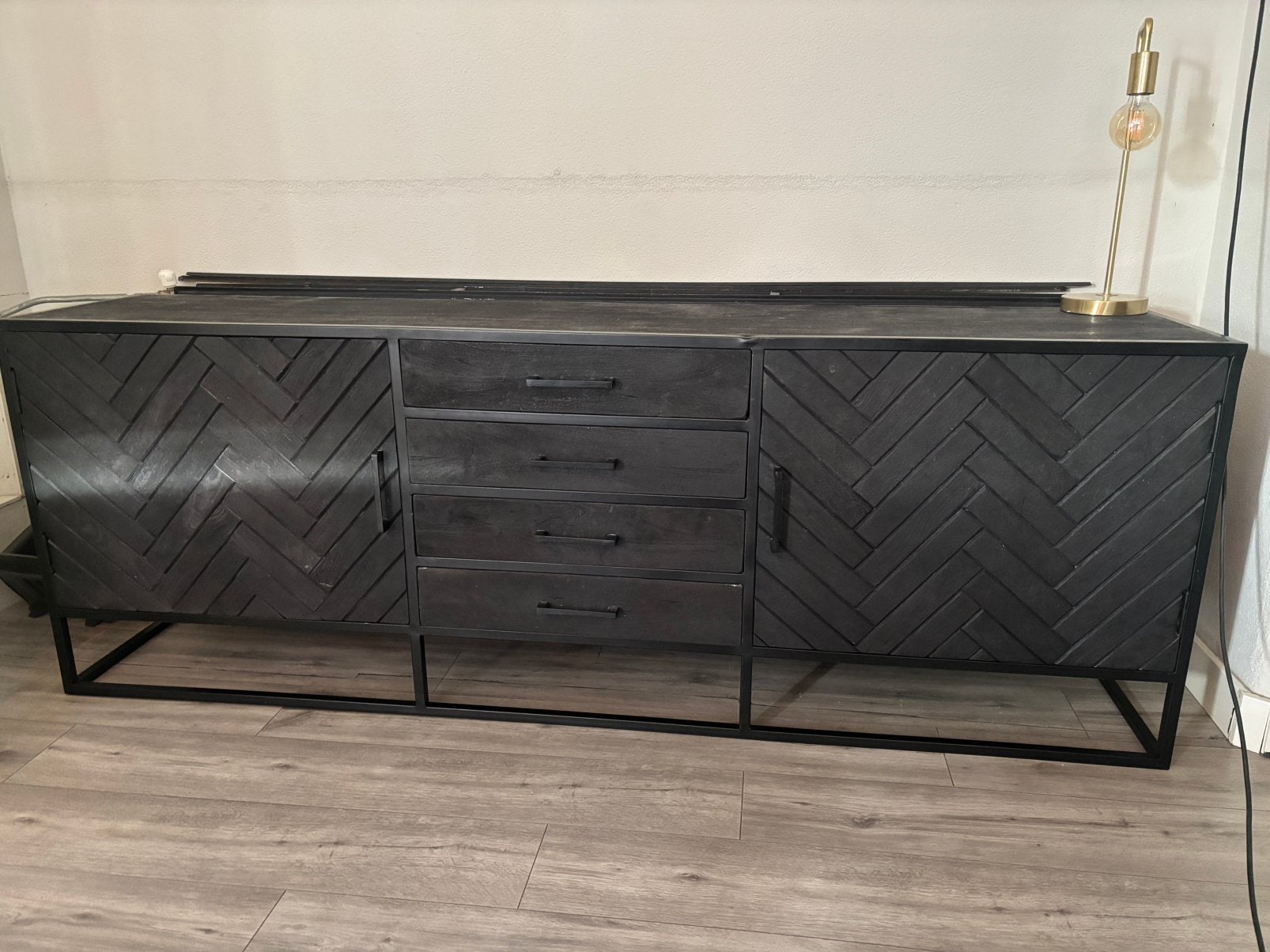 Zwarte mangohouten dressiorkast, Zo goed als nieuw, 200 cm of meer, 25 tot 50 cm, Met deur(en)
