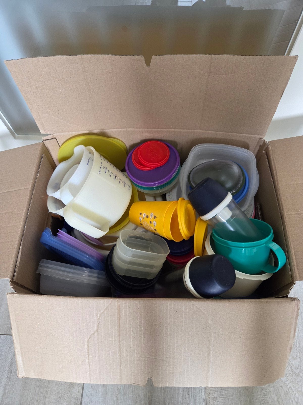 Grote doos vol plastic keukenspullen. oa Tupperware, Curver, Ophalen, Kunststof, Meerkleurig, Overige merken