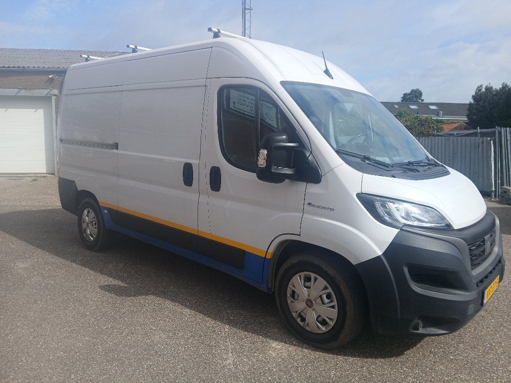 Fiat Ducato  E  123pk L2H2  79kWh 2023 Wit Dubbele schuifdeu, Auto's, Stof, Euro 6, 0 kg, Wit