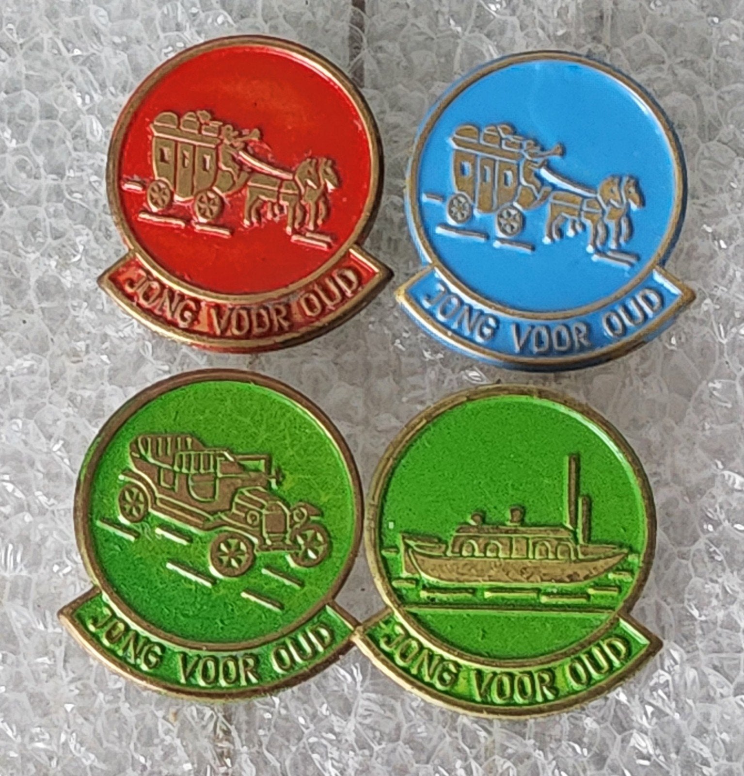 4 Speldjes 'Jong Voor Oud' met Transport Thema, Ophalen of Verzenden, Gebruikt, Transport, Speldje of Pin